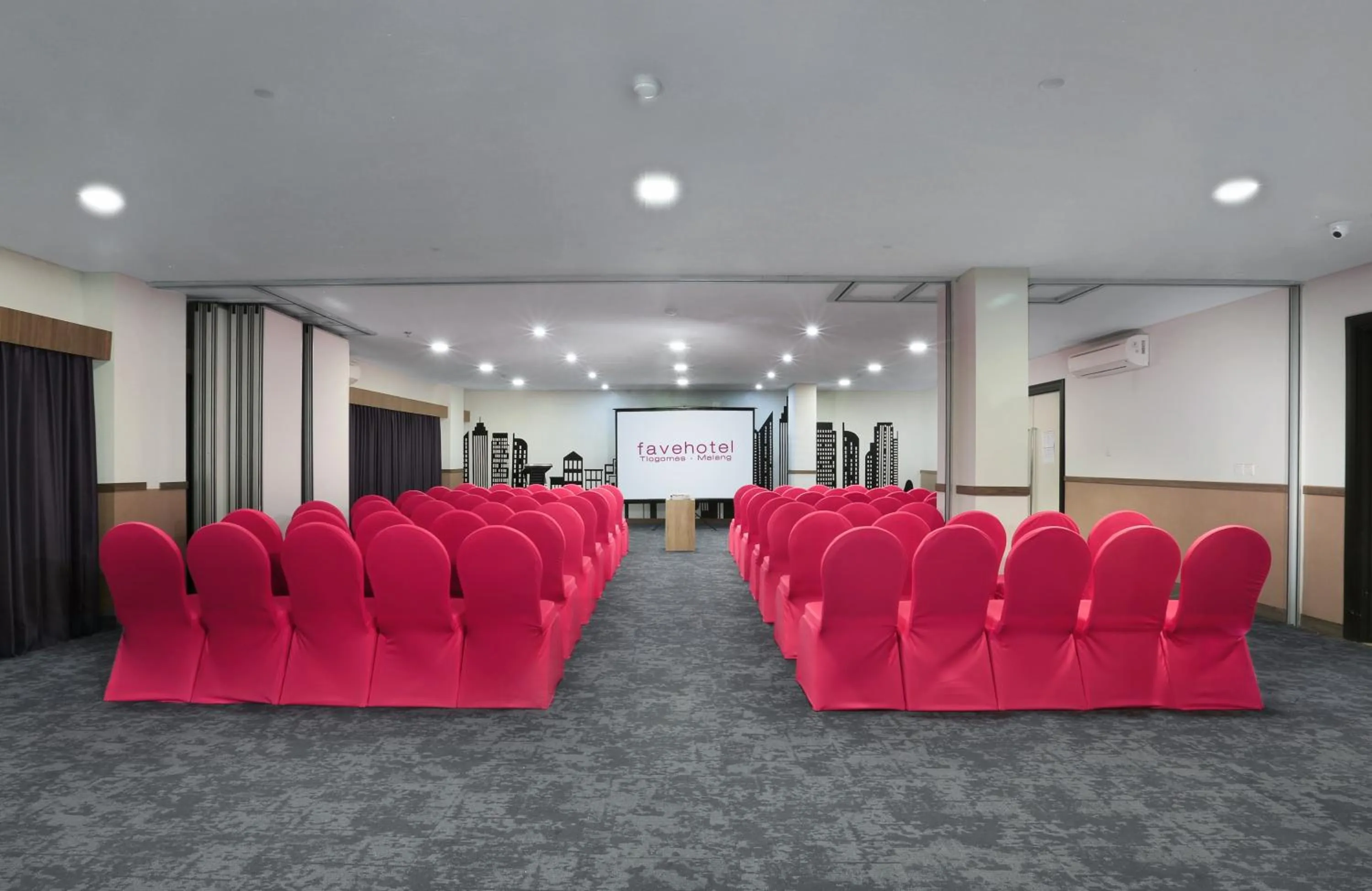 Meeting/conference room in favehotel Malang