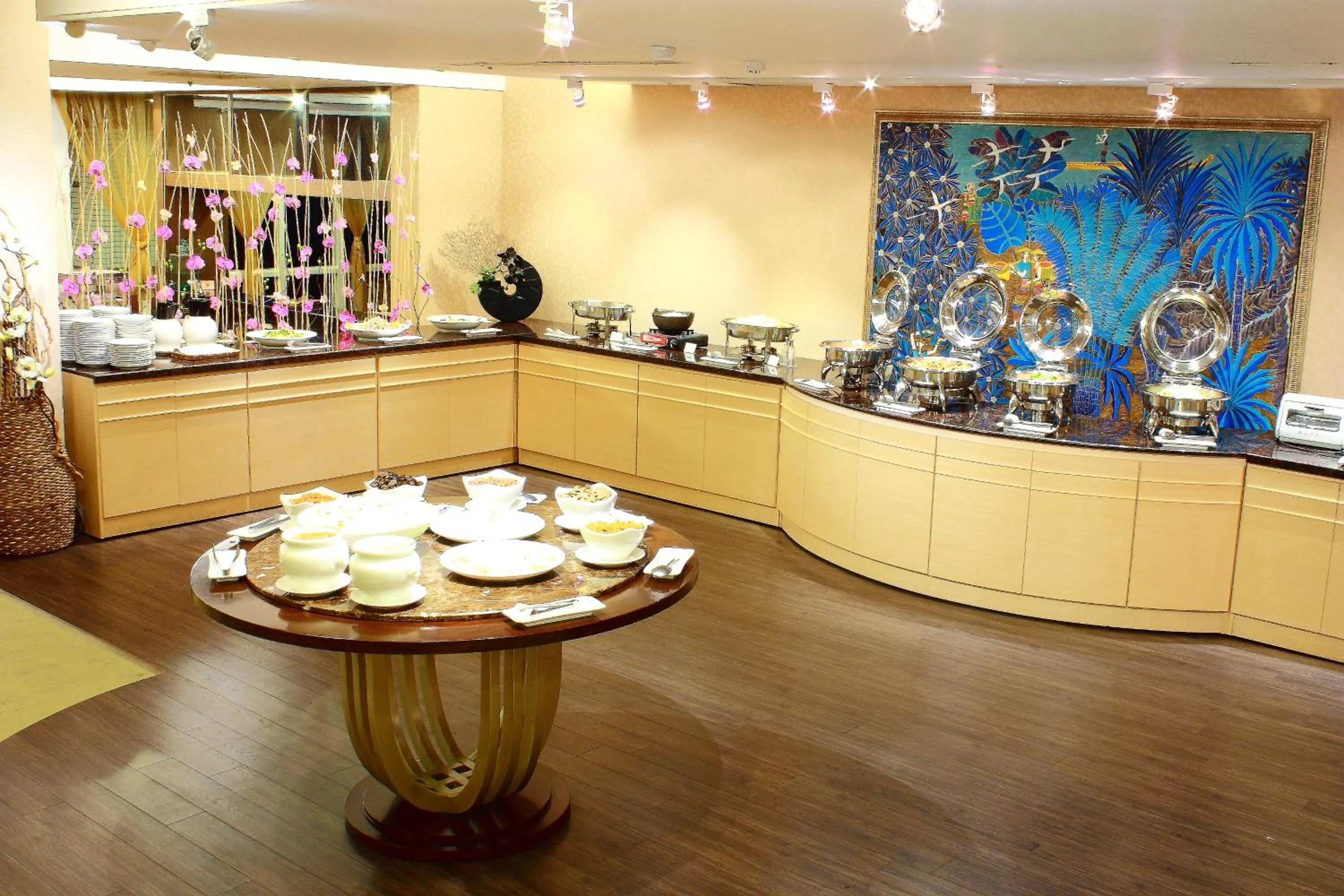 Restaurant/places to eat in East Coast Sea View Hotel