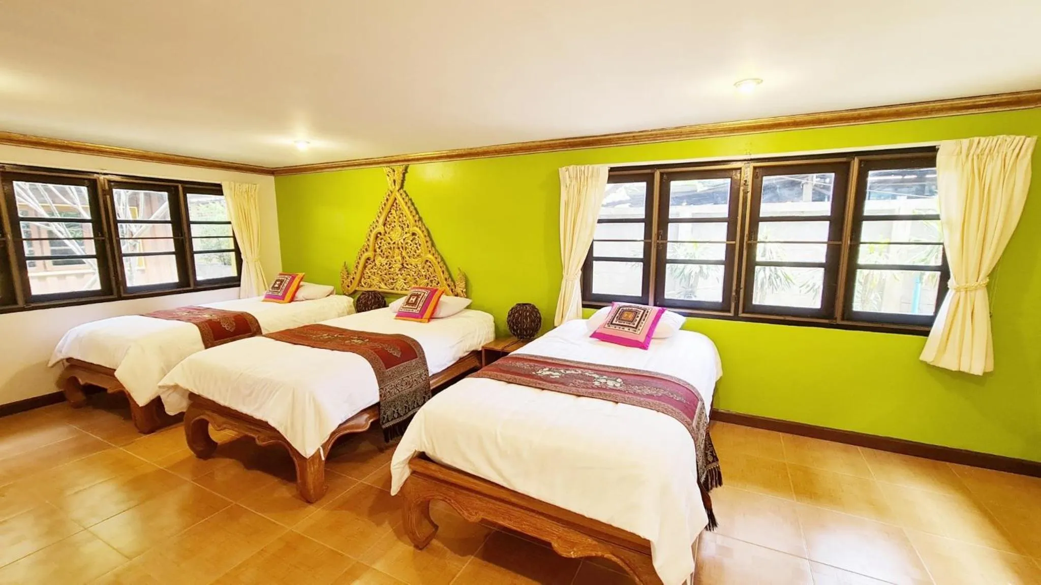 Bed in Hotel Siblanburi Resort