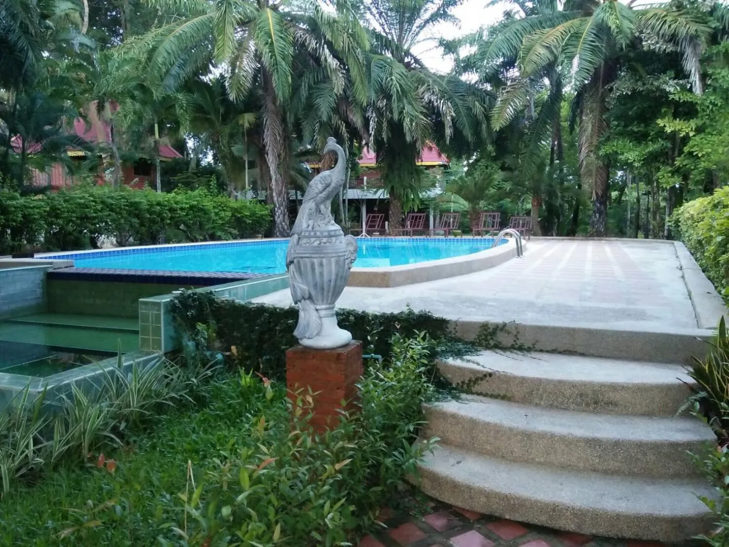 Swimming pool in Hotel Siblanburi Resort
