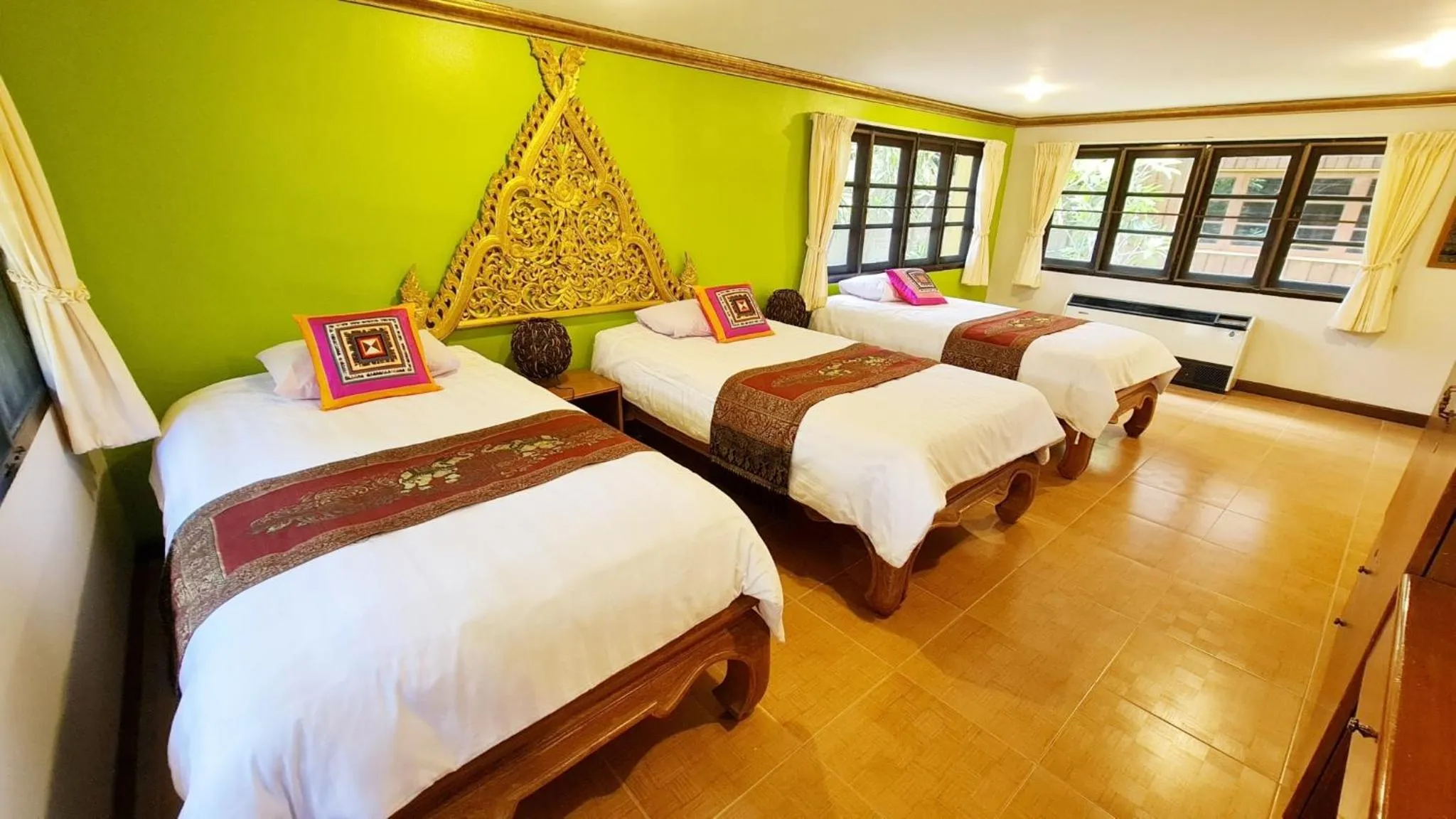 Bed in Hotel Siblanburi Resort