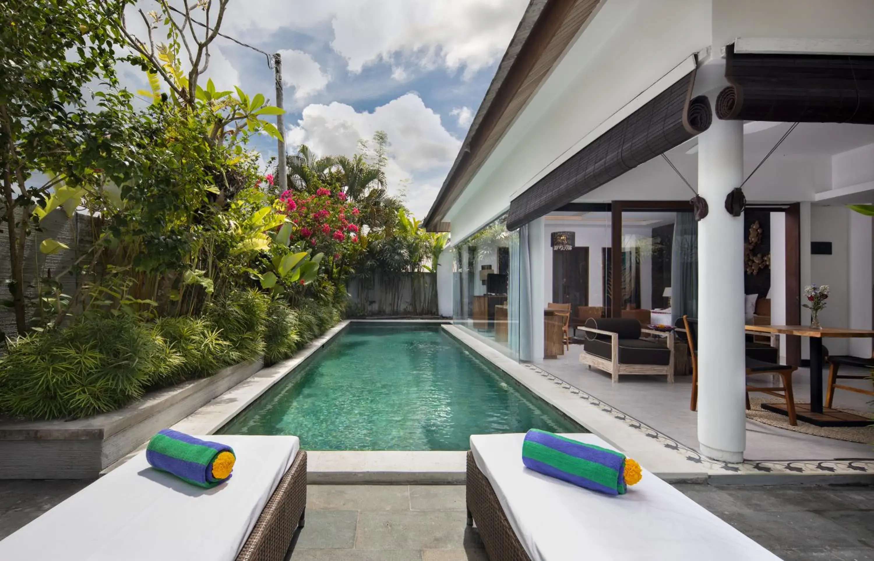 Pool view in Canggu Villa by Sanga Sanga Hospitality Pool view in Canggu Villa by Sanga Sanga Hospitality