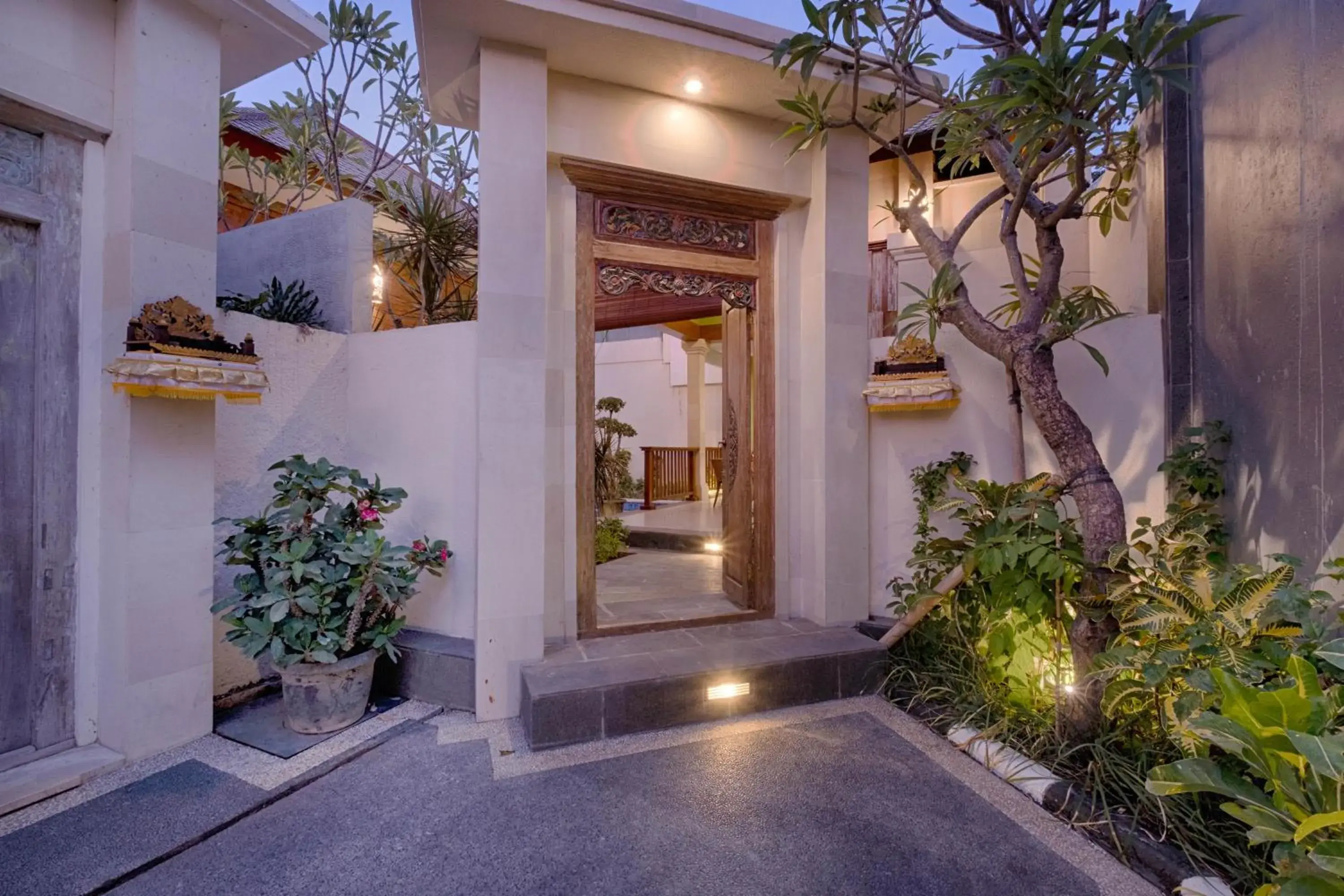 Facade/entrance in Canggu Villa by Sanga Sanga Hospitality Facade/entrance in Canggu Villa by Sanga Sanga Hospitality