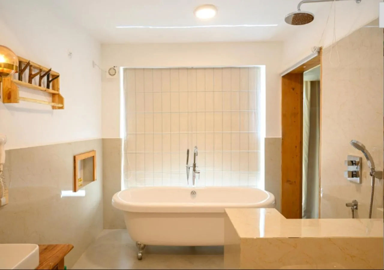 Shower in Stone Hedge Hotel