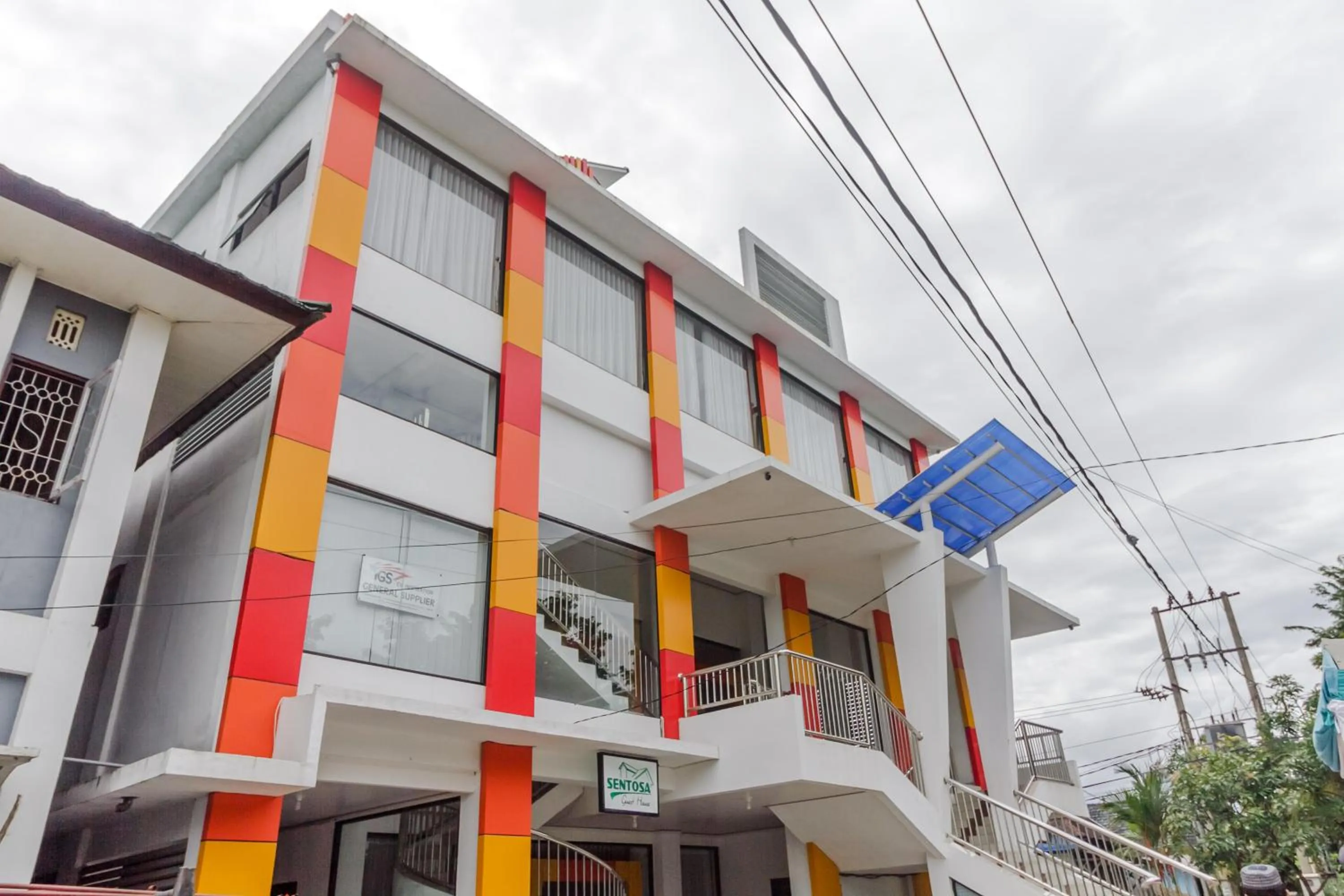 Property building in RedDoorz Syariah near RSU Suaka Insan Banjarmasin