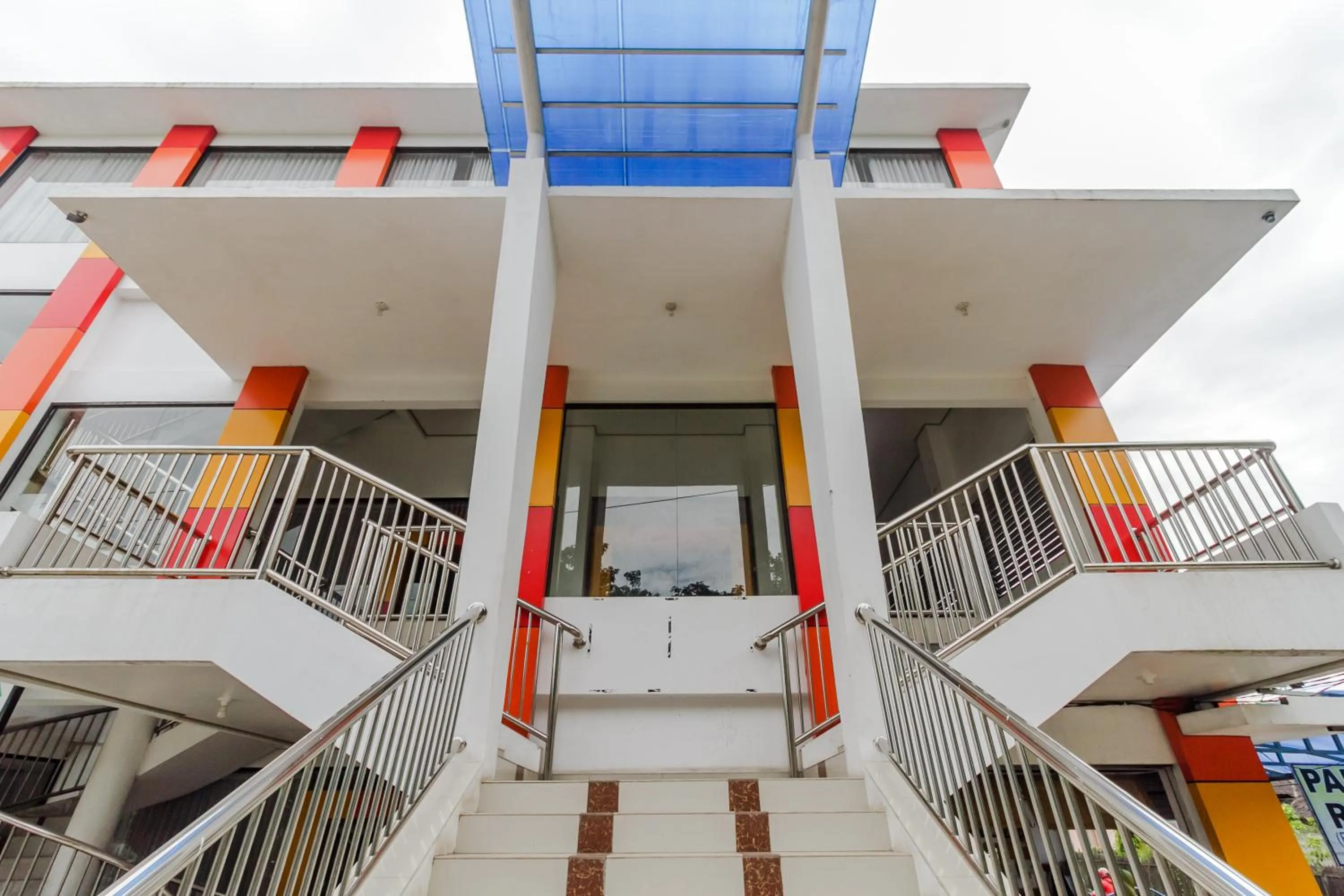 Property building in RedDoorz Syariah near RSU Suaka Insan Banjarmasin