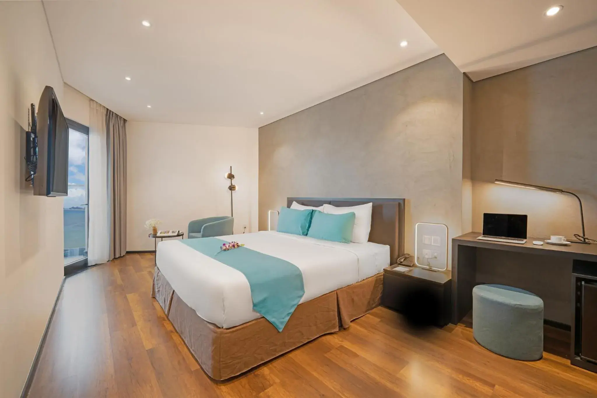 TV and multimedia, Bed in The Code Hotel & Spa Da Nang - Included Afternoon Tea in Sky Bar Sea View TV and multimedia, Bed in The Code Hotel & Spa Da Nang - Included Afternoon Tea in Sky Bar Sea View