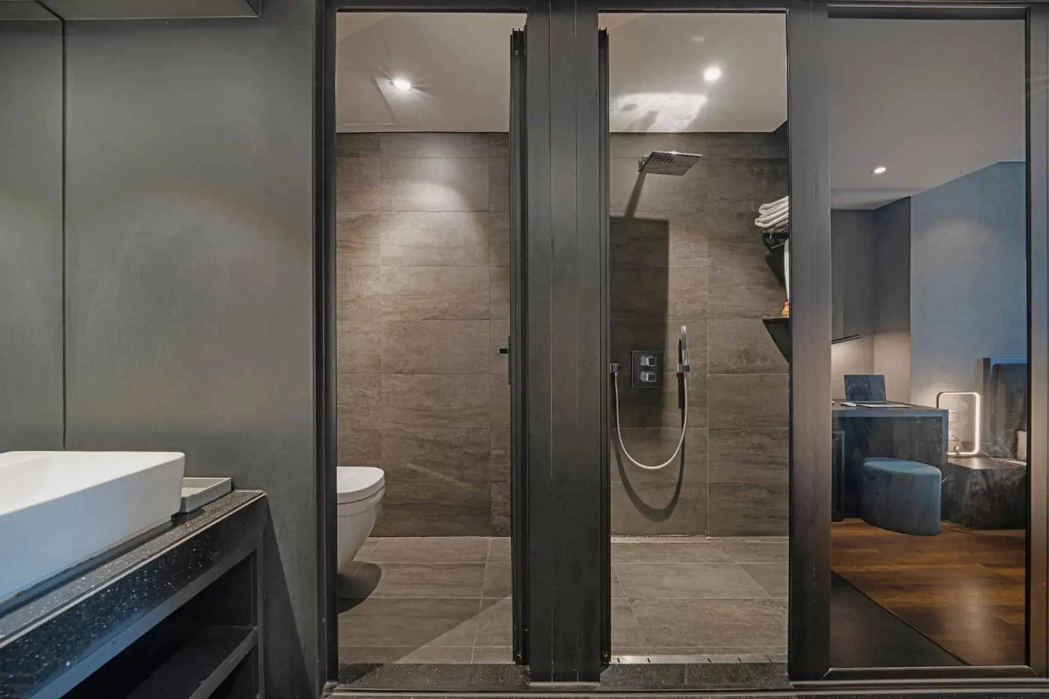 Shower in The Code Hotel & Spa Da Nang - Included Afternoon Tea in Sky Bar Sea View Shower in The Code Hotel & Spa Da Nang - Included Afternoon Tea in Sky Bar Sea View