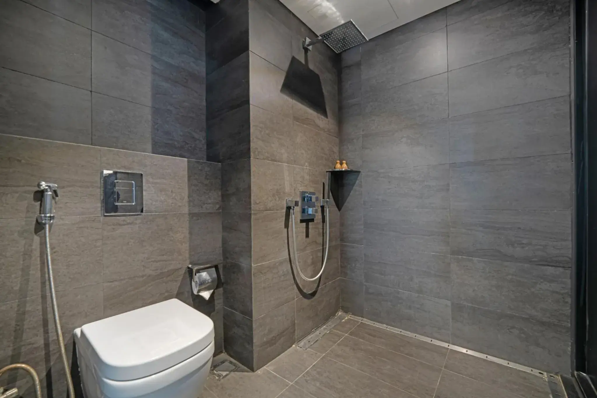 Shower in The Code Hotel & Spa Da Nang - Included Afternoon Tea in Sky Bar Sea View Shower in The Code Hotel & Spa Da Nang - Included Afternoon Tea in Sky Bar Sea View