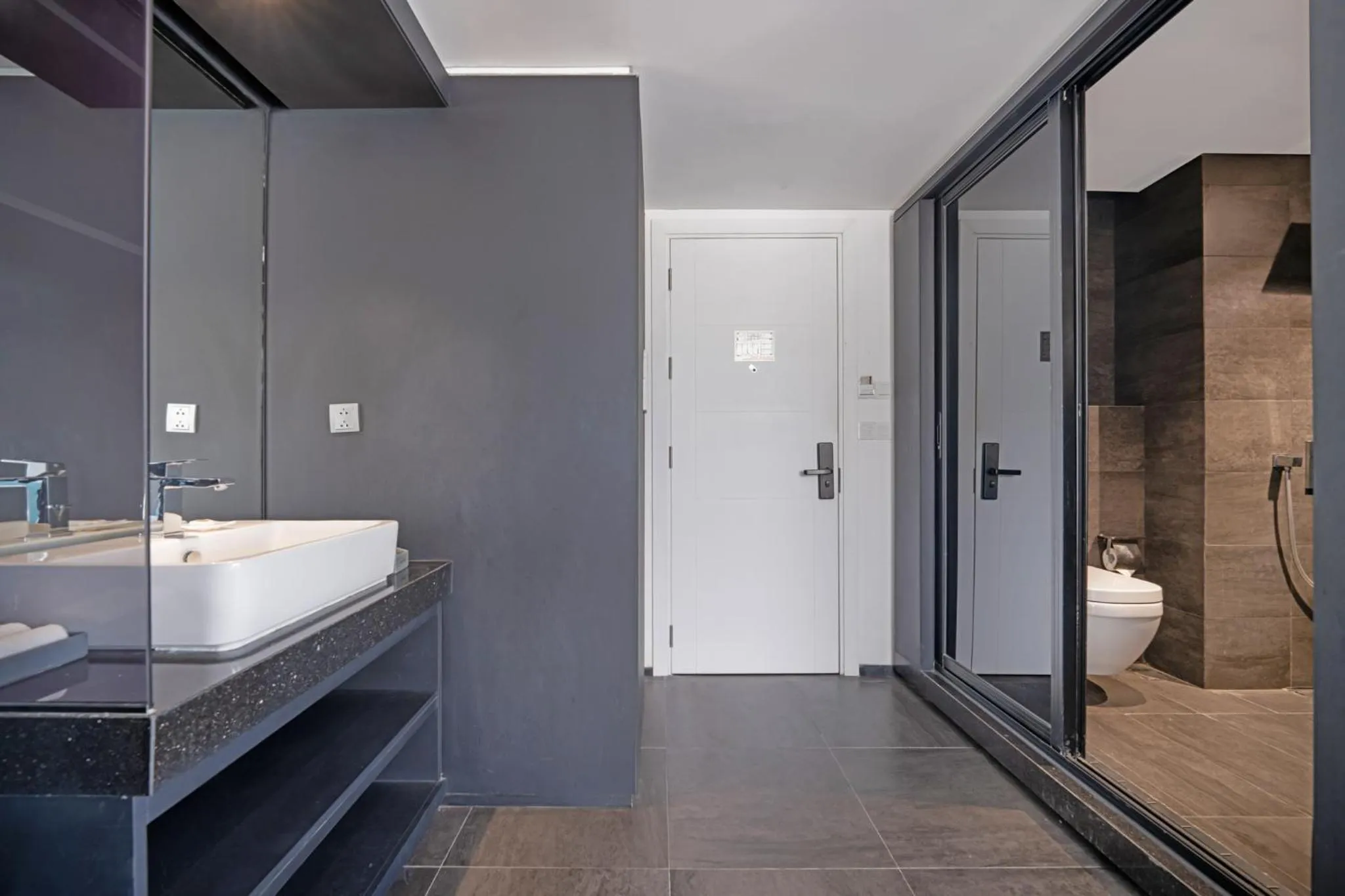 Shower in The Code Hotel & Spa Da Nang - Complimentary Daily Afternoon Tea in Sky Bar