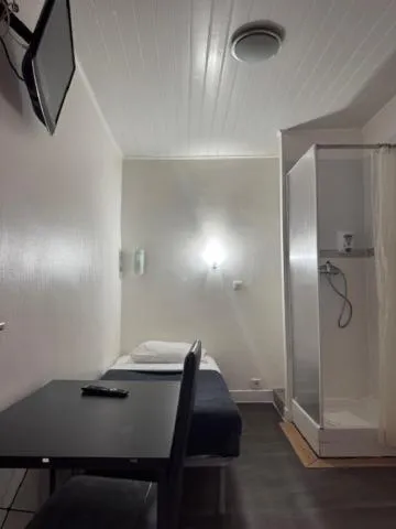 Shower in Hotel Chevallier