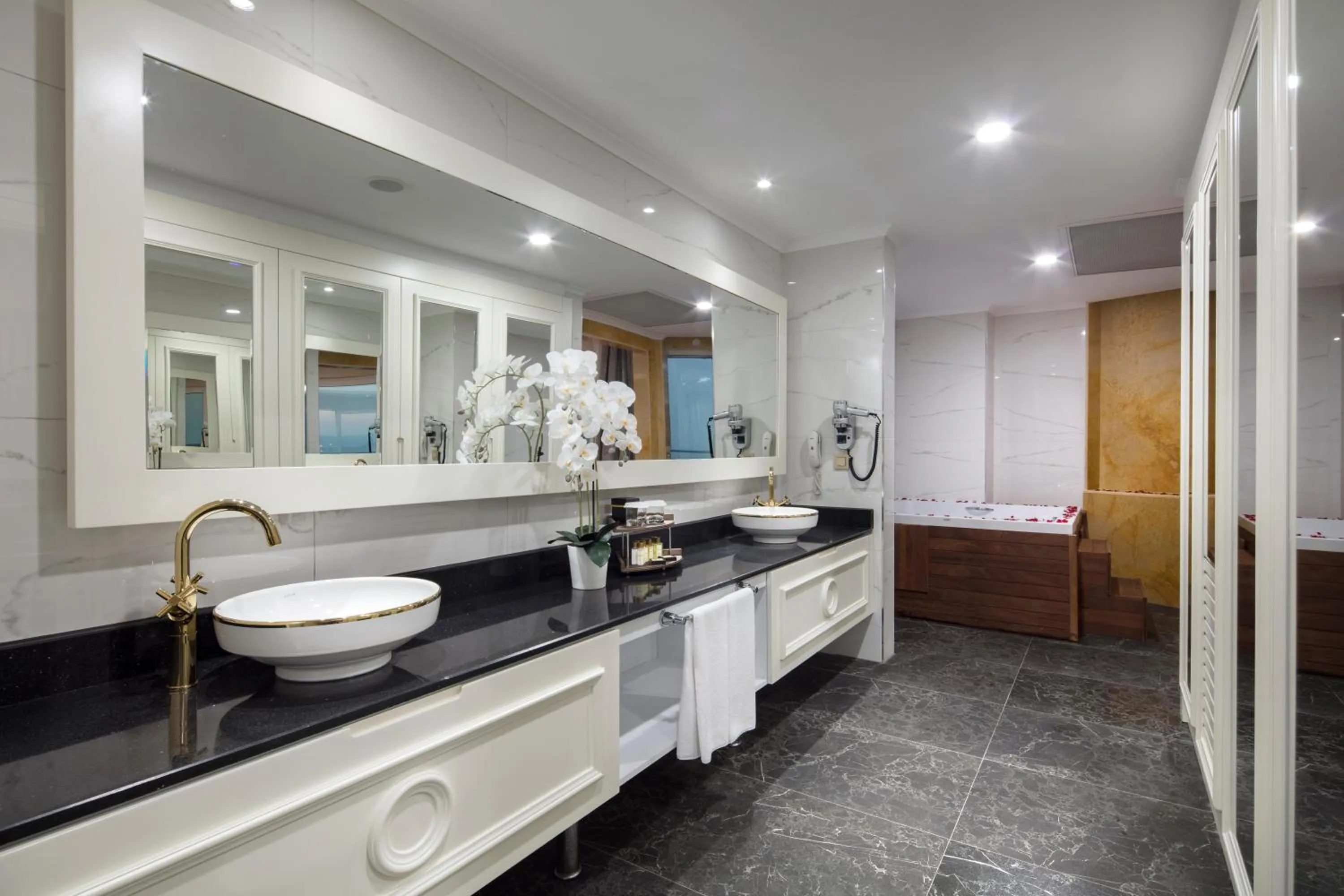 Bathroom in Granada Luxury Beach-Ultra All Inclusive