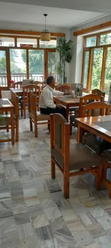Tourist Hotel 10 minutes walking distance from the mall