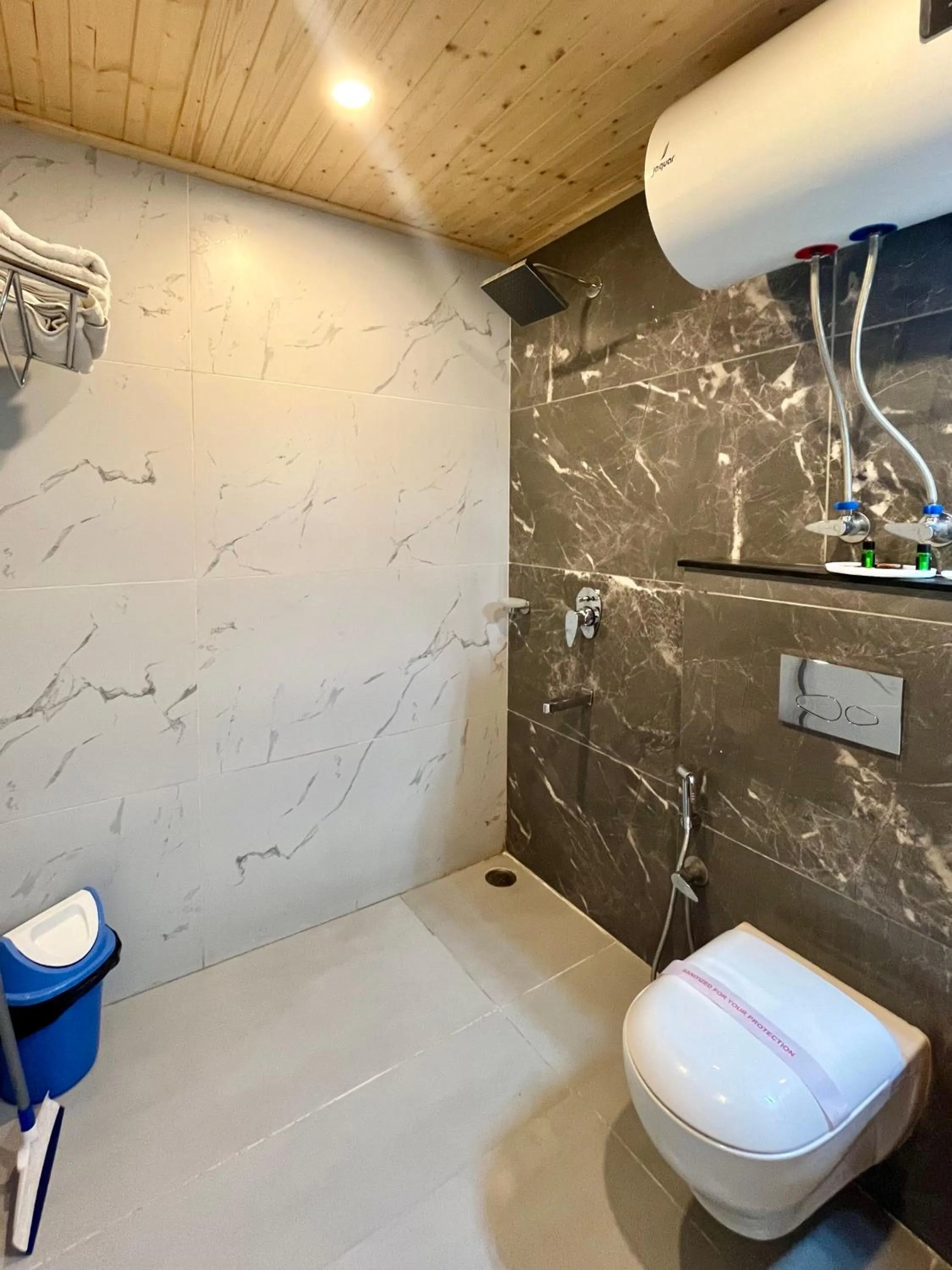 Bathroom in Tourist Hotel 10 minutes walking distance from the mall