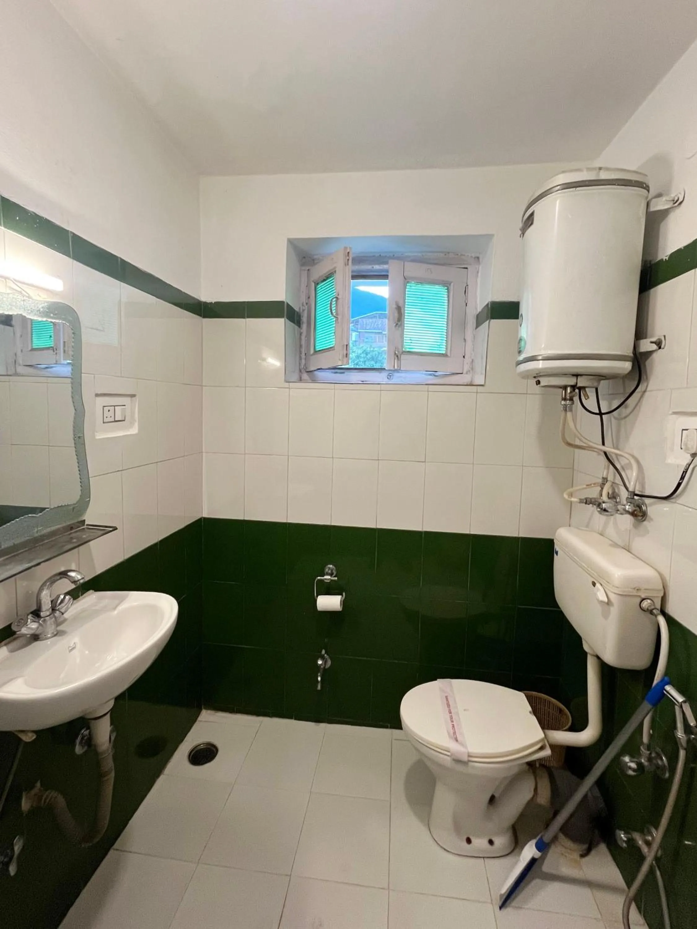 Bathroom in Tourist Hotel 10 minutes walking distance from the mall