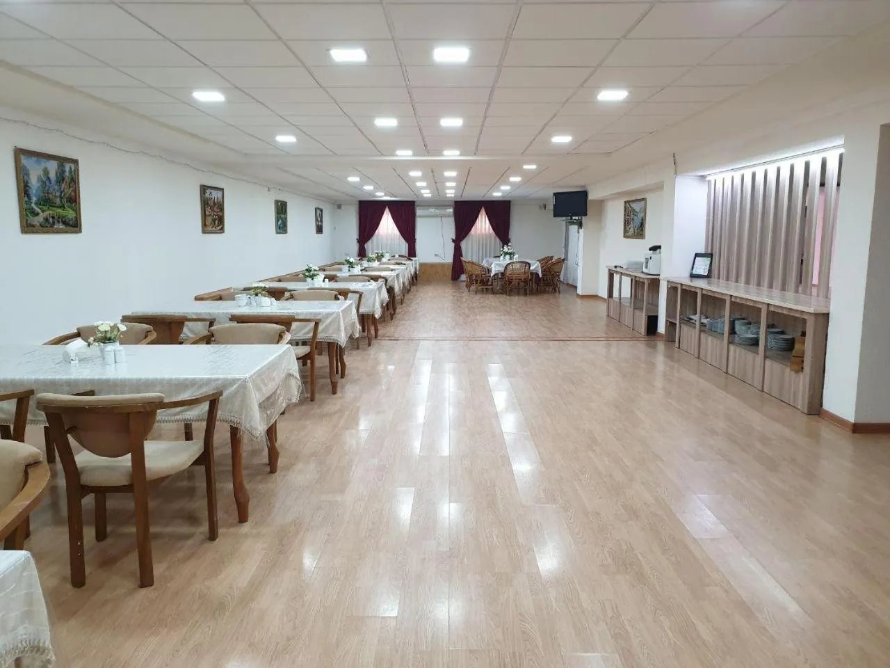 Restaurant/places to eat in GRAND STAR HOTEL