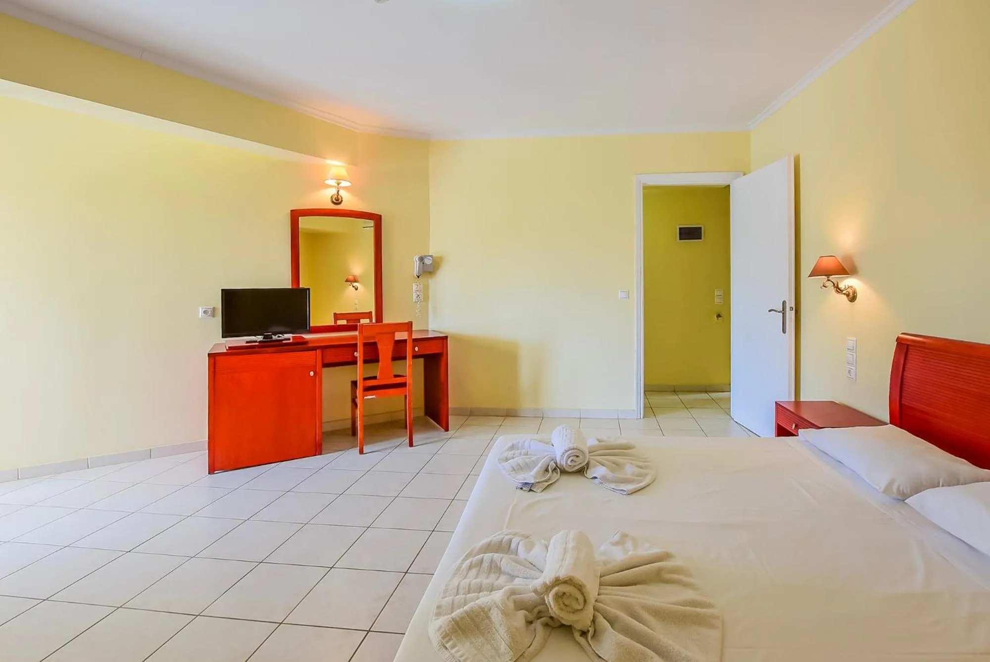 Bedroom, Bed in Timos Hotel