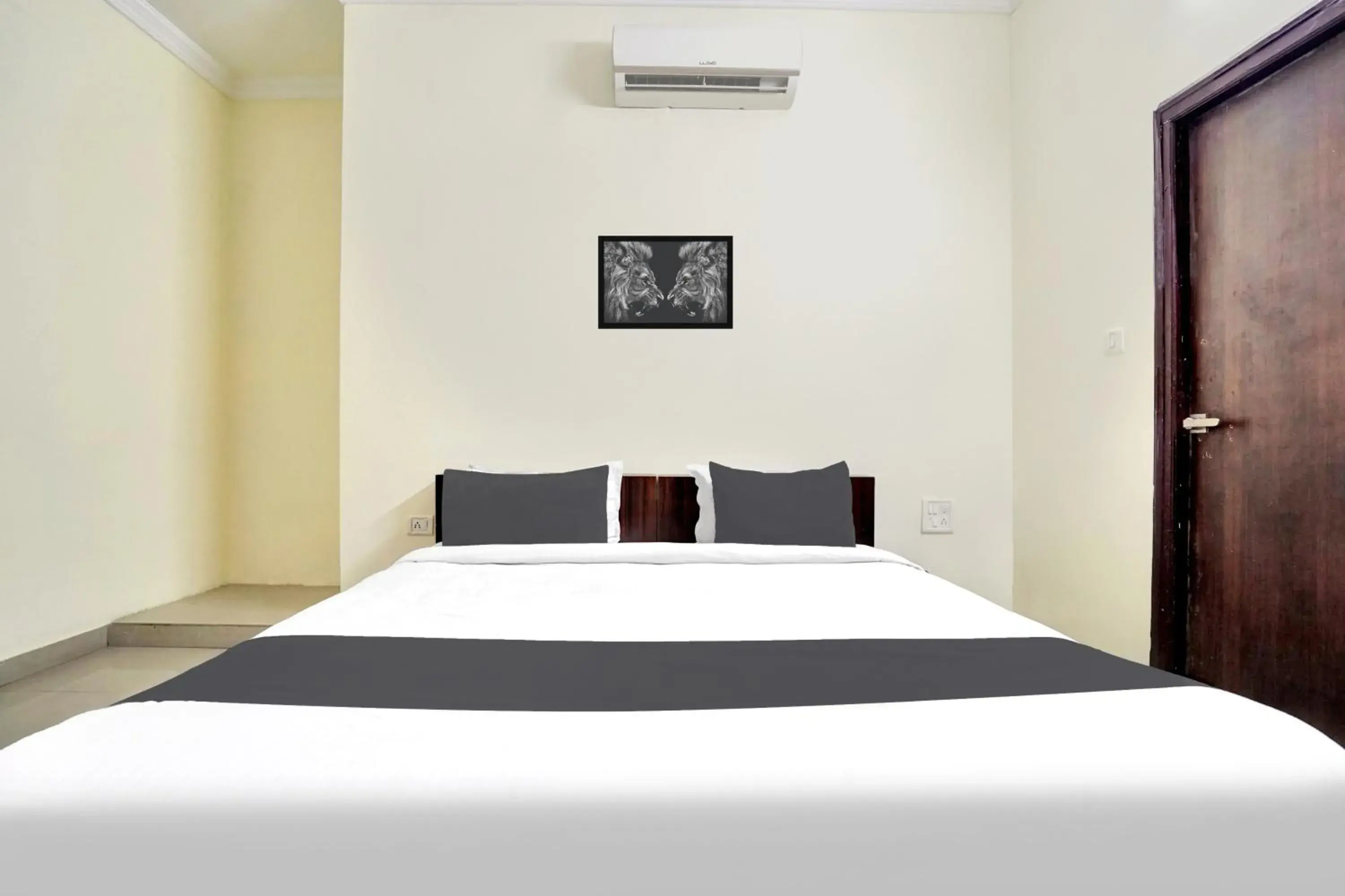 Lobby or reception, Bed in Super Hotel O Mani Bhai Patel Lobby or reception, Bed in Super Hotel O Mani Bhai Patel