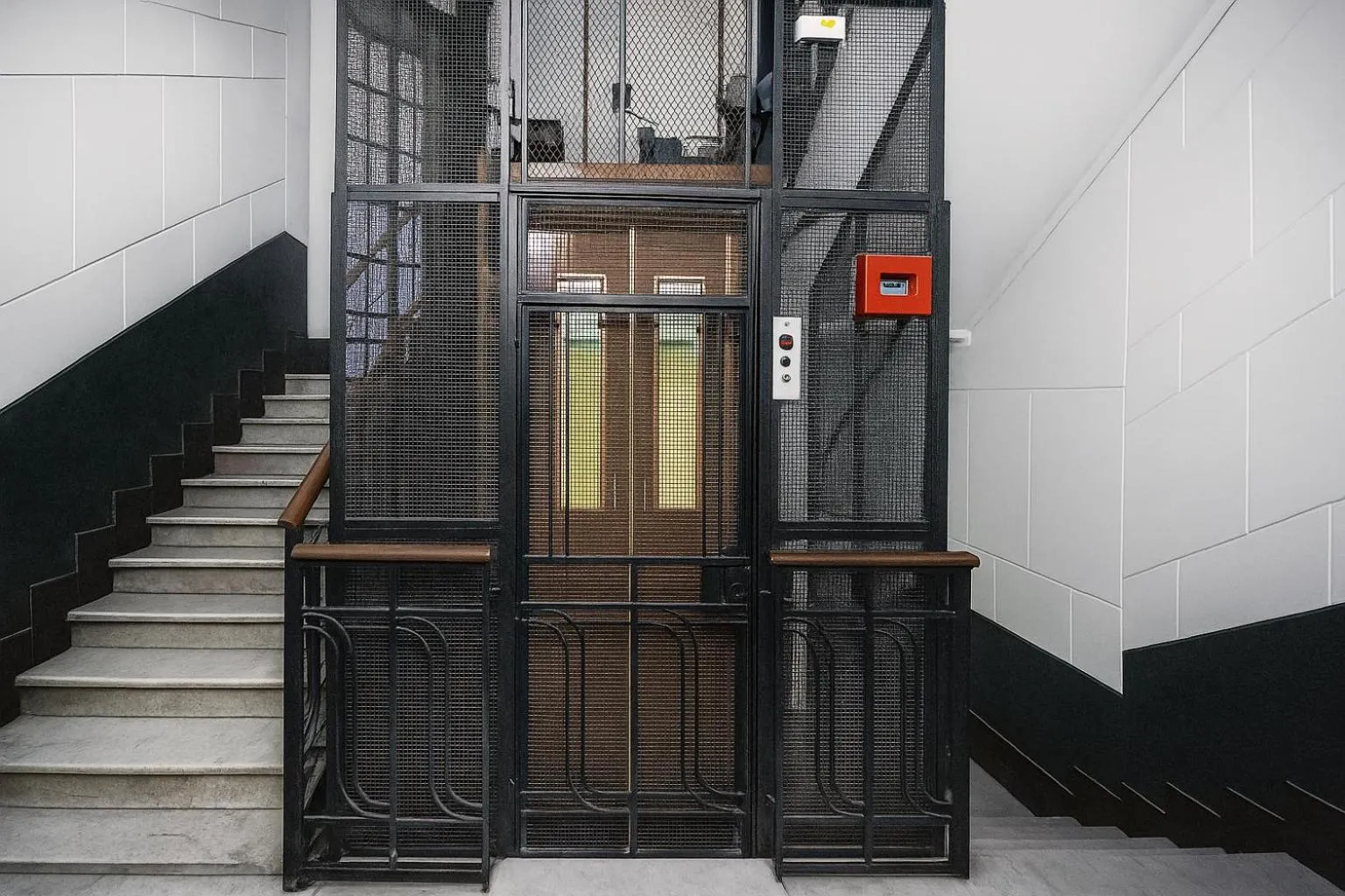 elevator in Piazza Carità