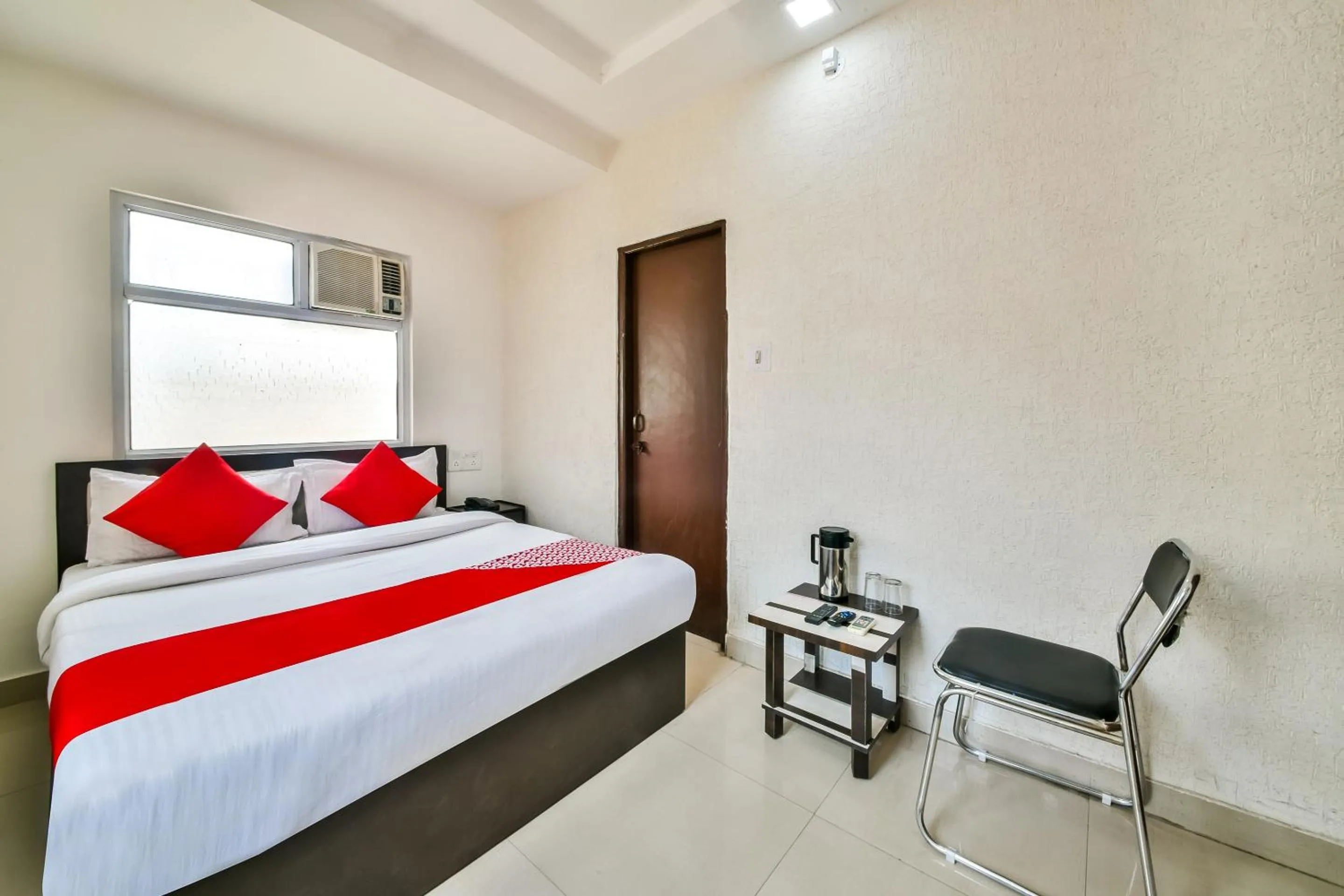 Bedroom in Hotel O Tirupati Residency Kota Airport