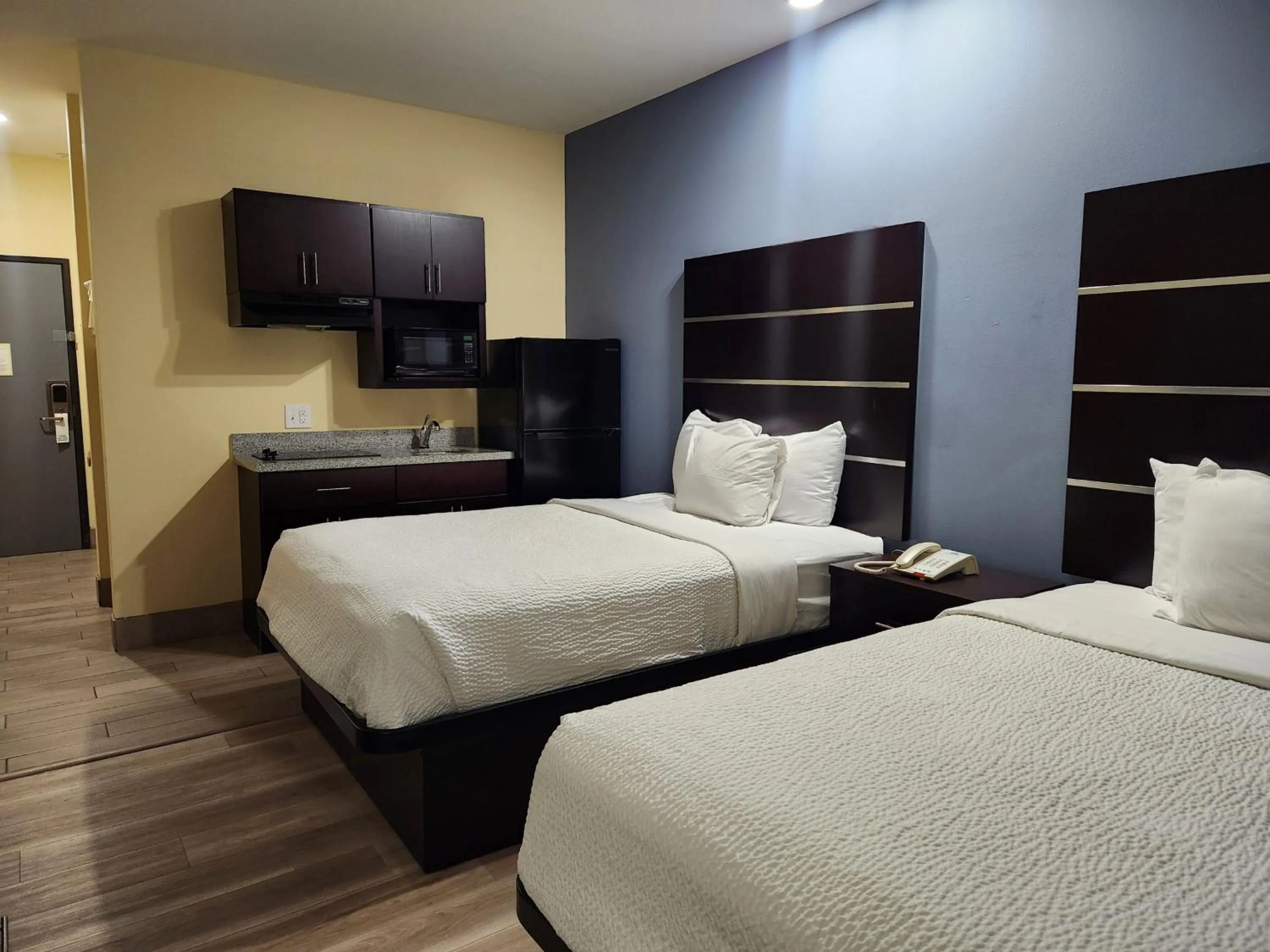 Bedroom, Bed in Days Inn by Wyndham Baton Rouge Airport