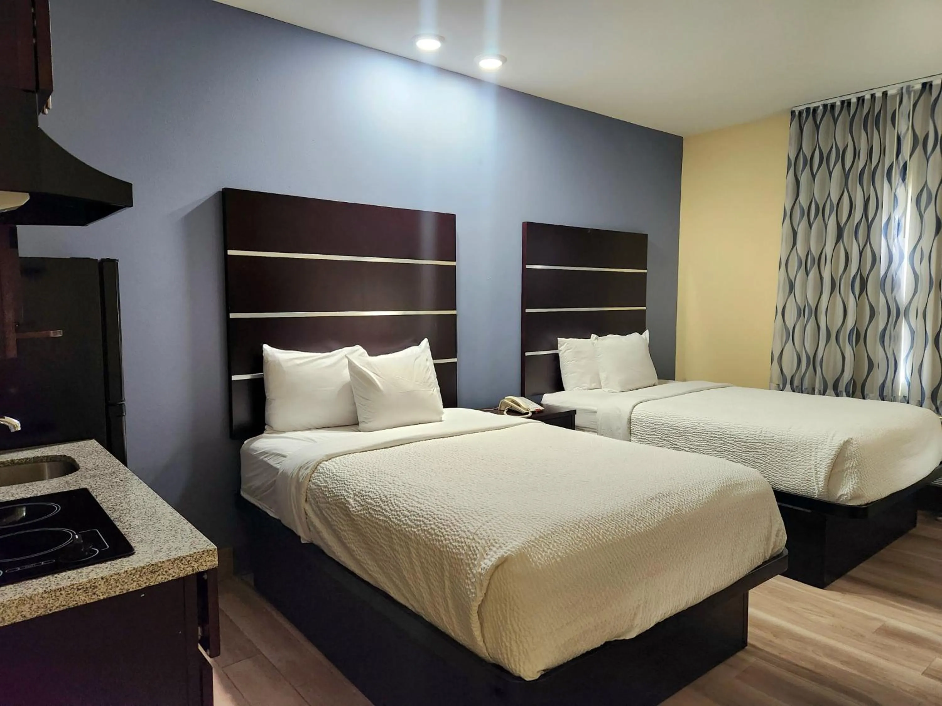 Bedroom, Bed in Days Inn by Wyndham Baton Rouge Airport