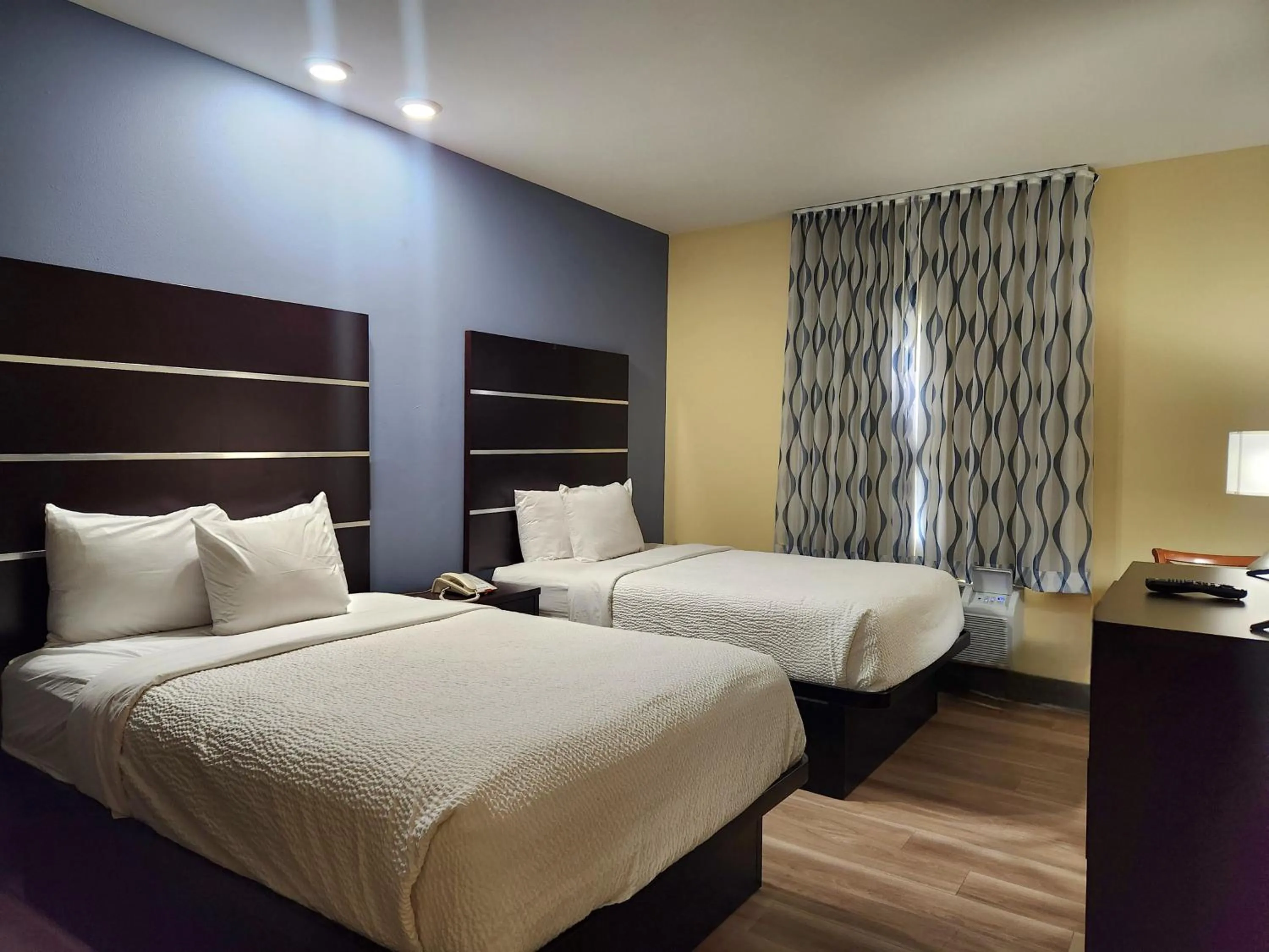 Bedroom, Bed in Days Inn by Wyndham Baton Rouge Airport