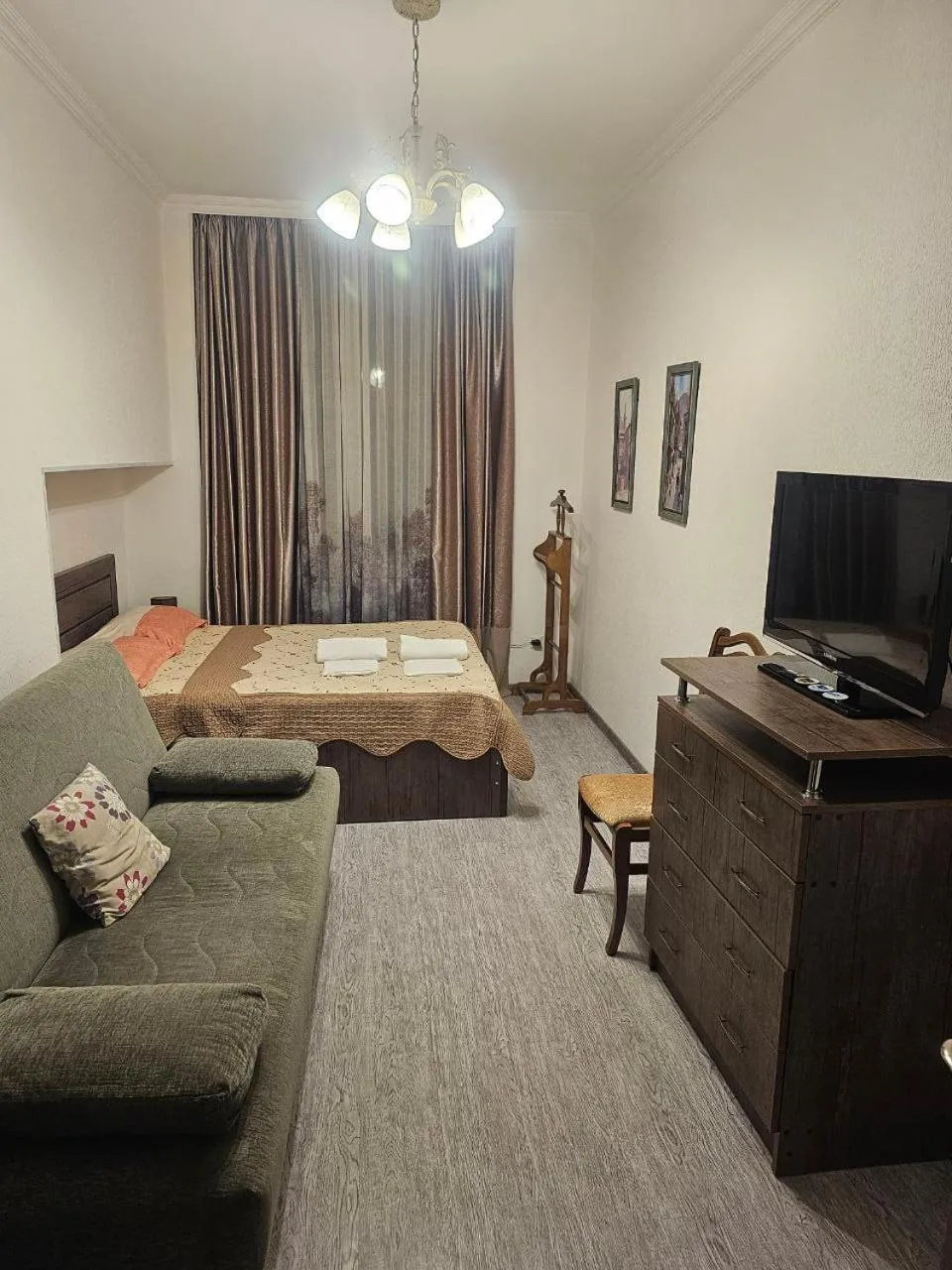 Bed in Cozy Apartment in Old Tbilisi