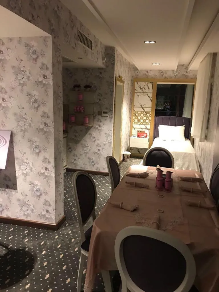 Dining area in Jolnar garden hotel