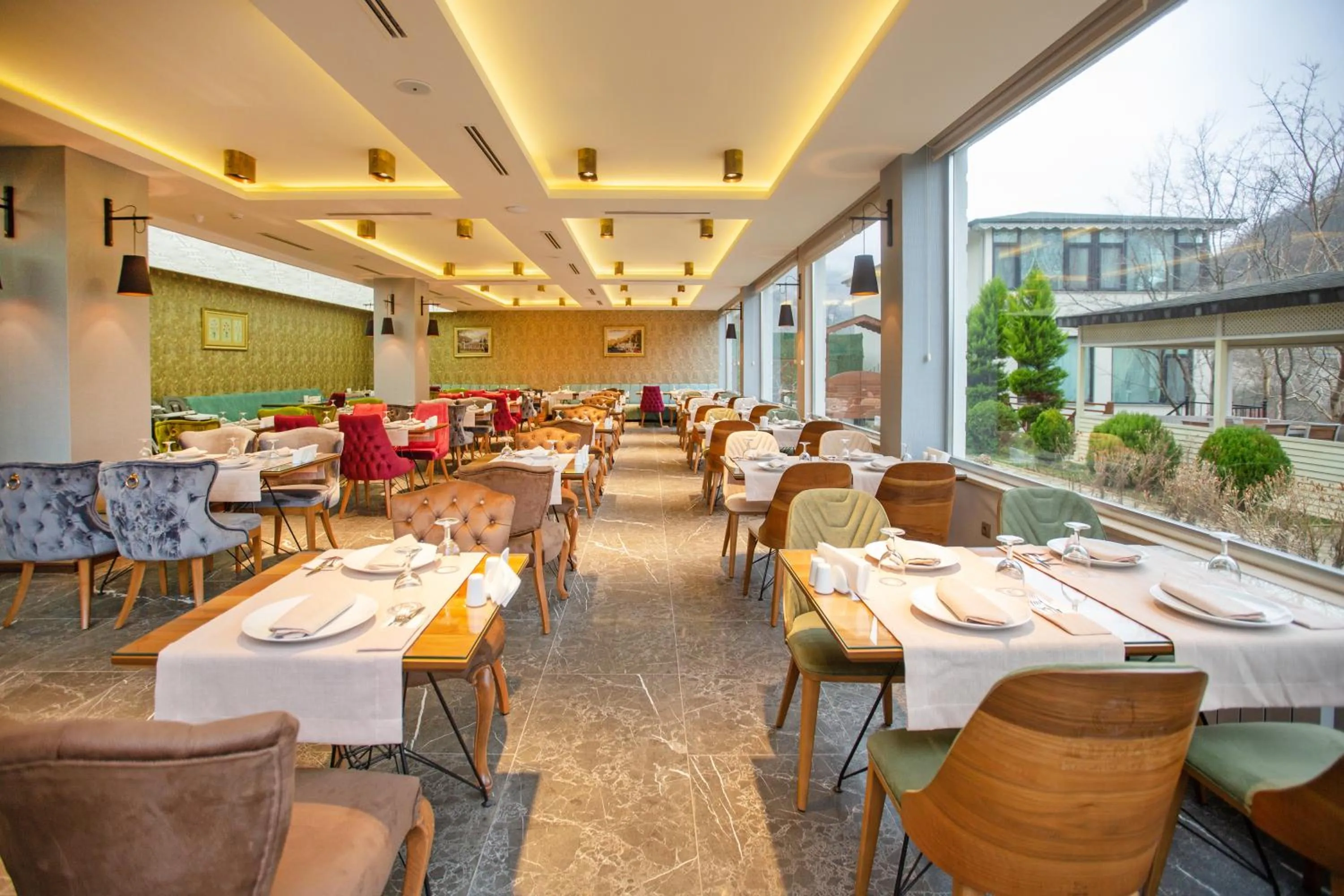 Restaurant/places to eat in Jolnar garden hotel