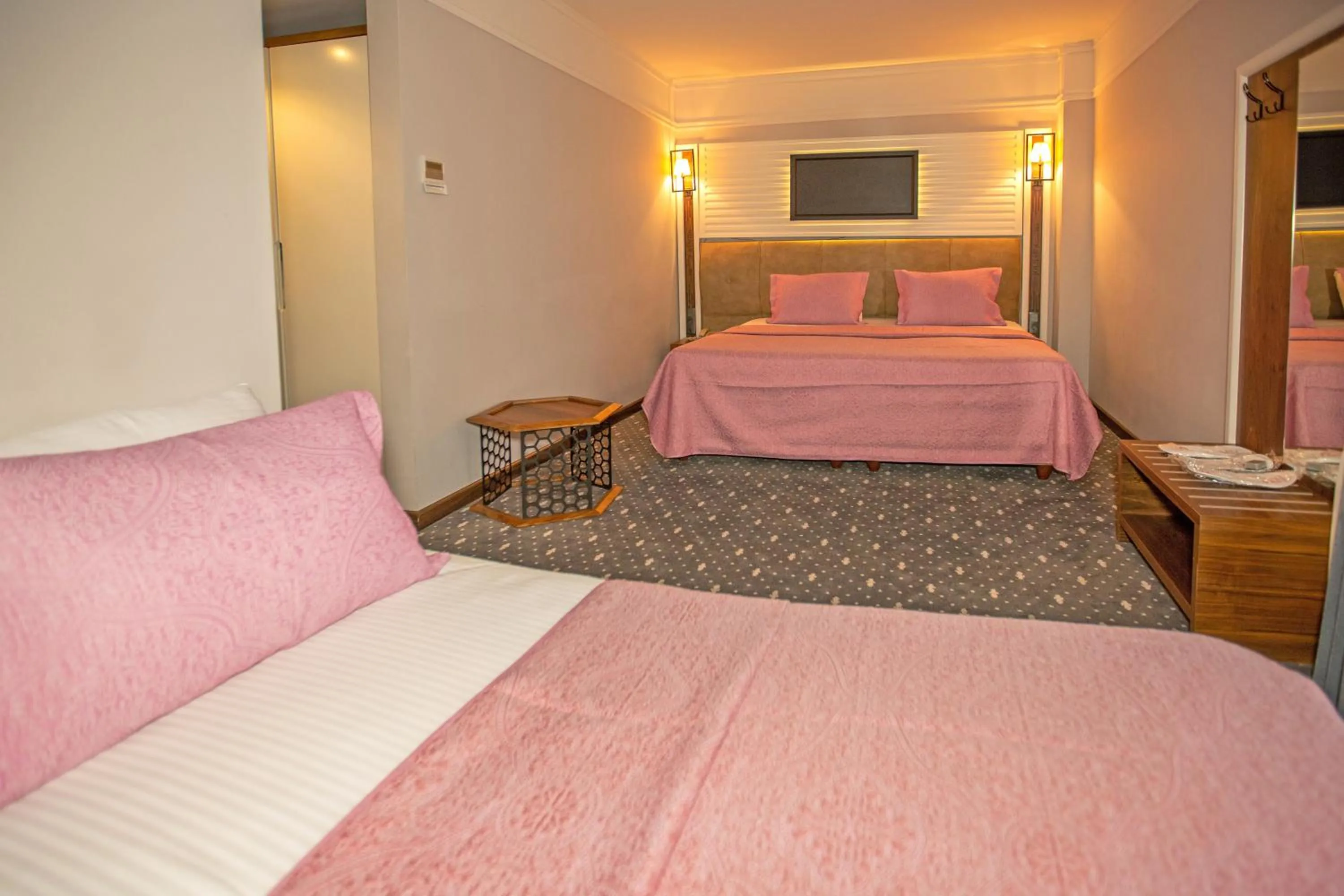 Shower in Jolnar garden hotel