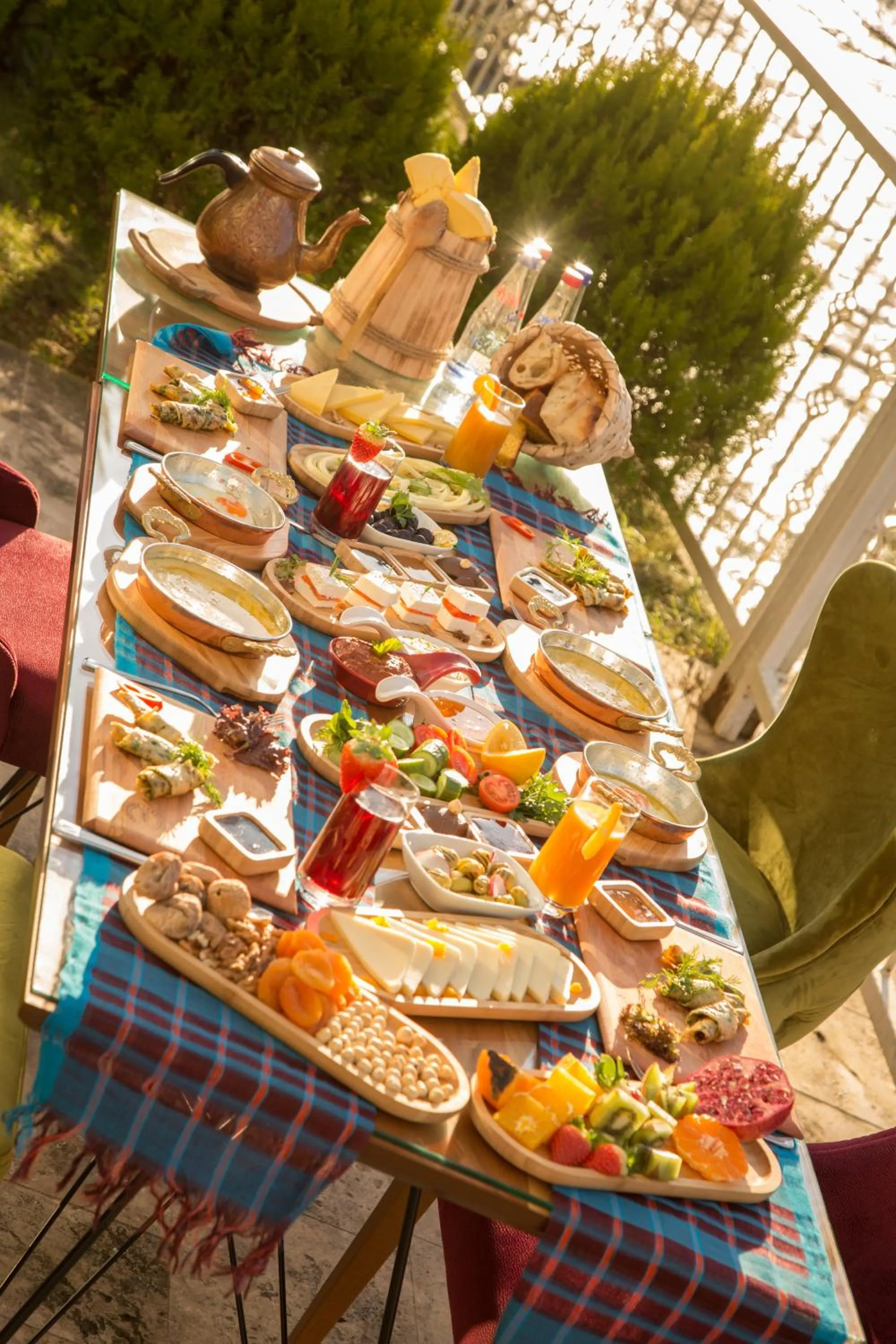 Breakfast in Jolnar garden hotel