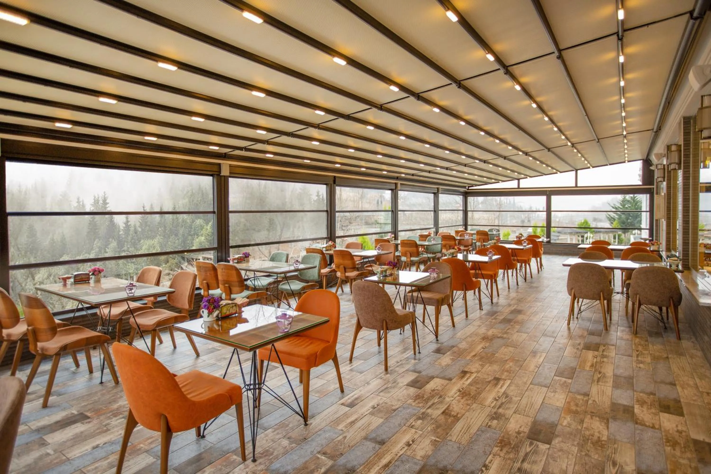 Restaurant/places to eat in Jolnar garden hotel