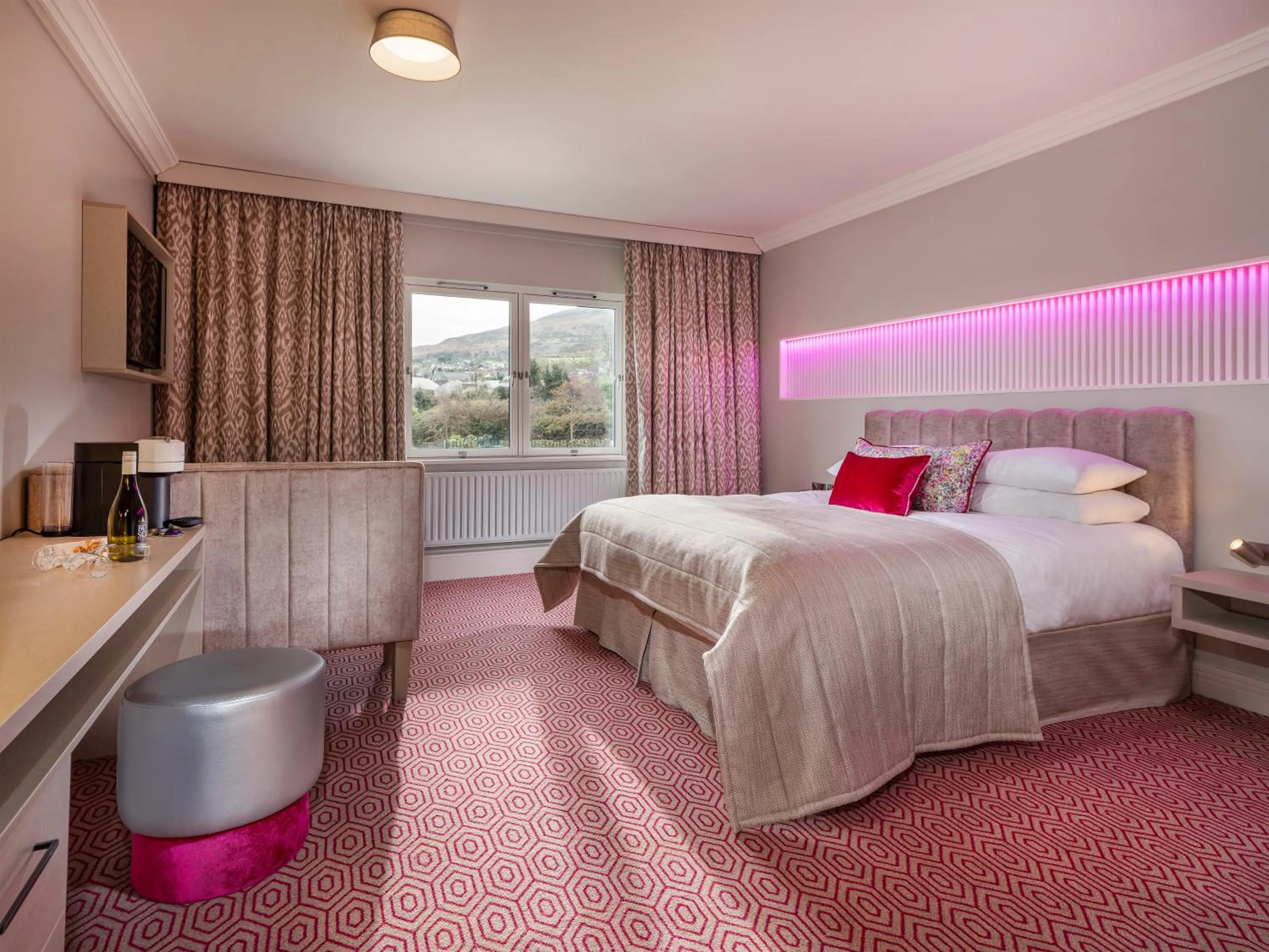 Bed in Four Seasons Hotel, Carlingford