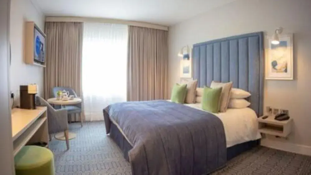 Accessible Twin Room in Four Seasons Hotel, Carlingford Accessible Twin Room in Four Seasons Hotel, Carlingford