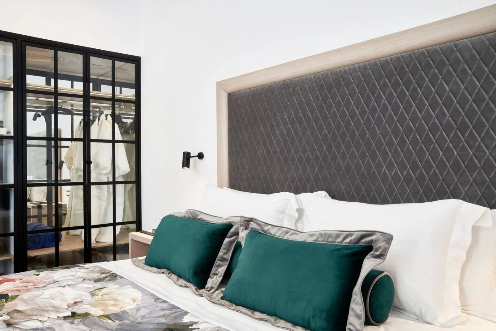 Bedroom, Bed in Katikies Garden Santorini - The Leading Hotels Of The World