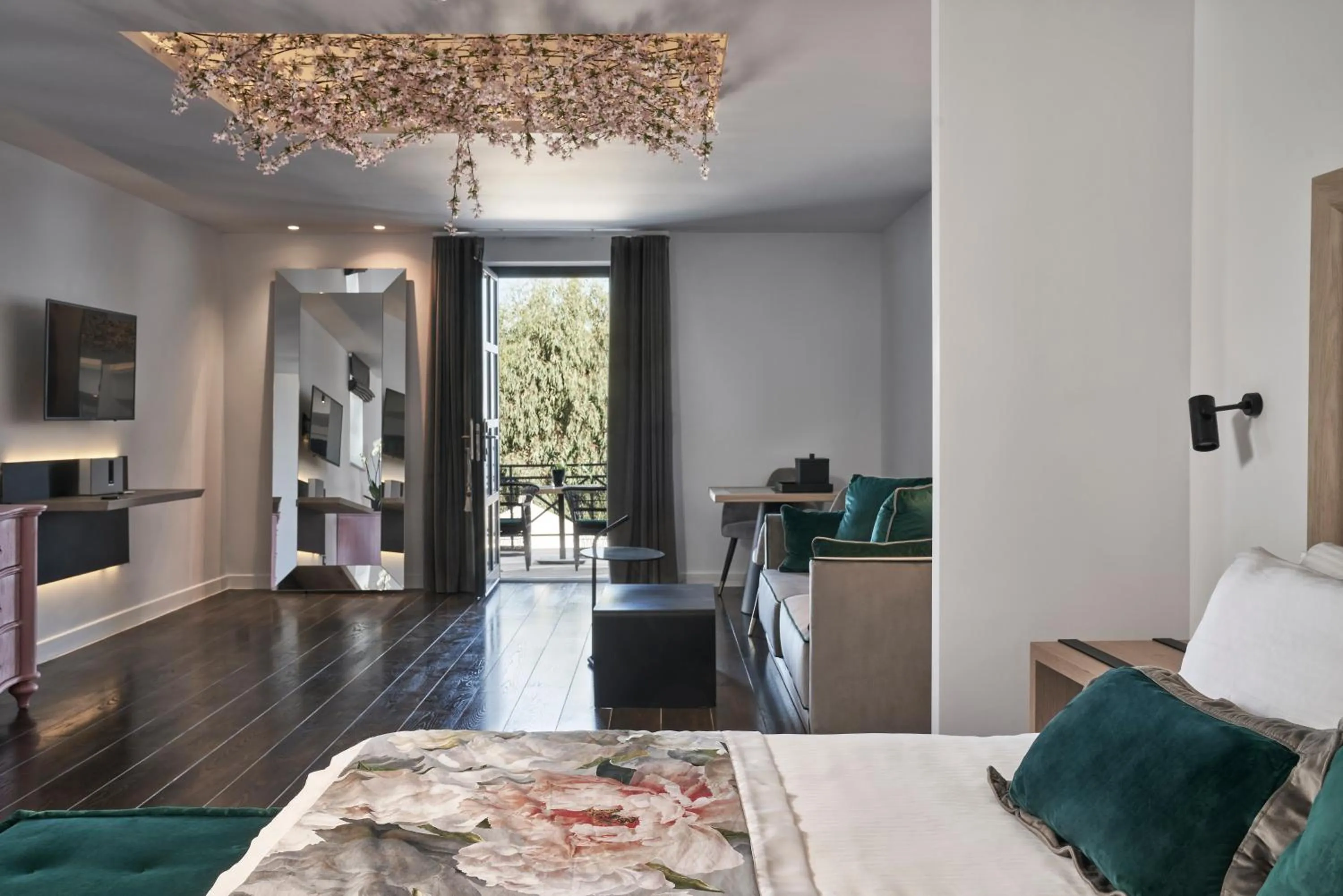 Bedroom, Bed in Katikies Garden Santorini - The Leading Hotels Of The World