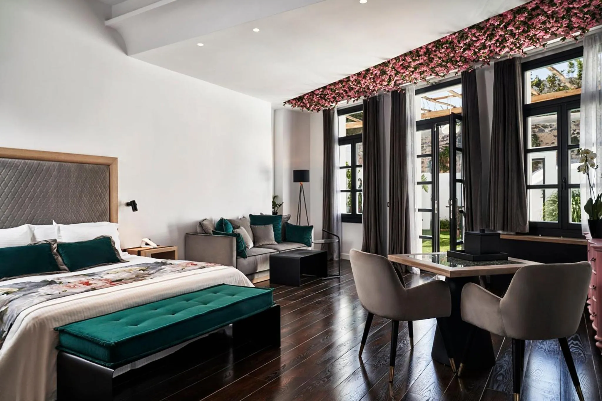 Photo of the whole room, Bed in Katikies Garden Santorini - The Leading Hotels Of The World