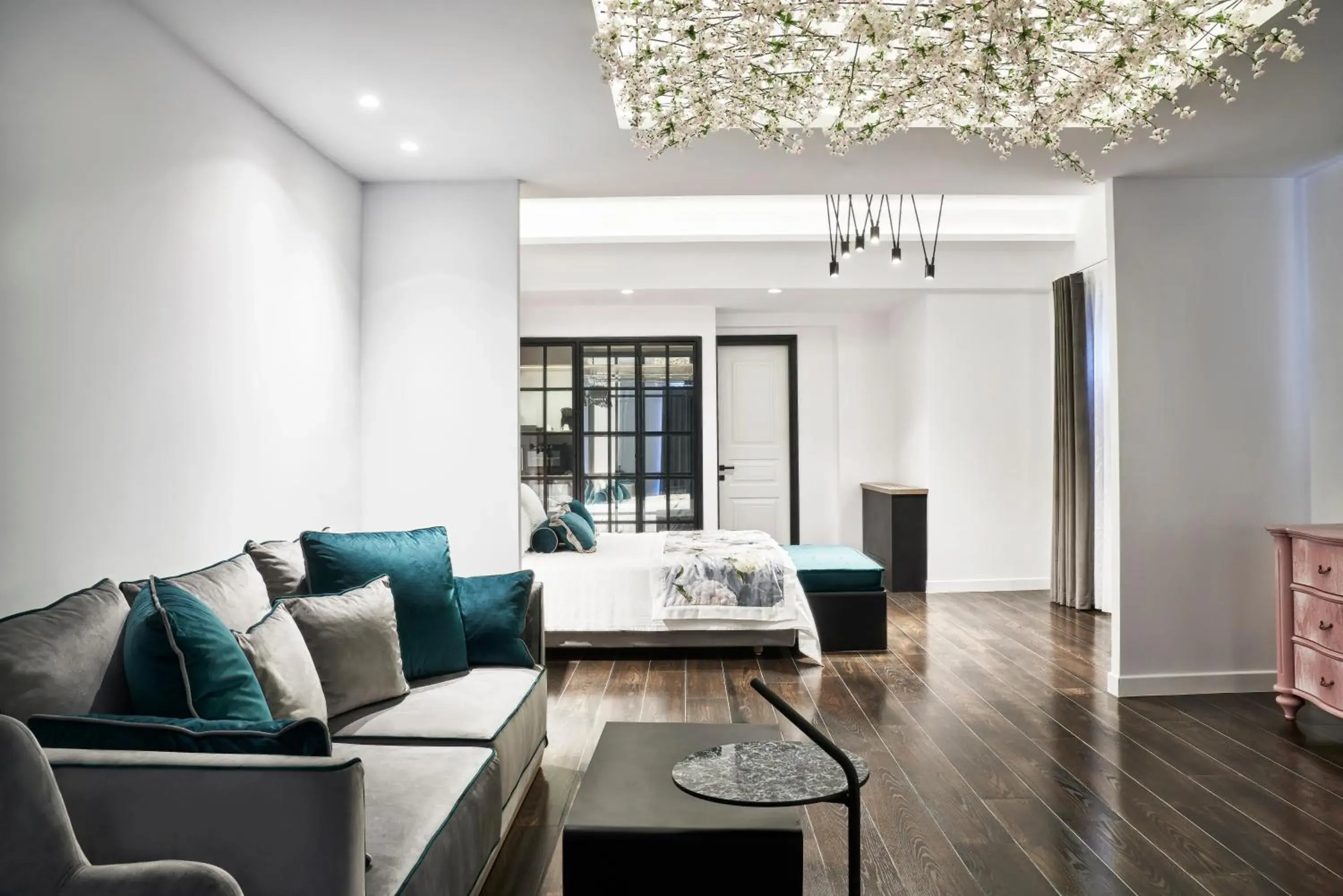 Bedroom in Katikies Garden Santorini - The Leading Hotels Of The World Bedroom in Katikies Garden Santorini - The Leading Hotels Of The World