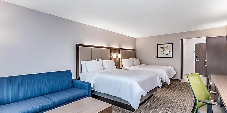 Bed in Holiday Inn Express & Suites - Brighton by IHG