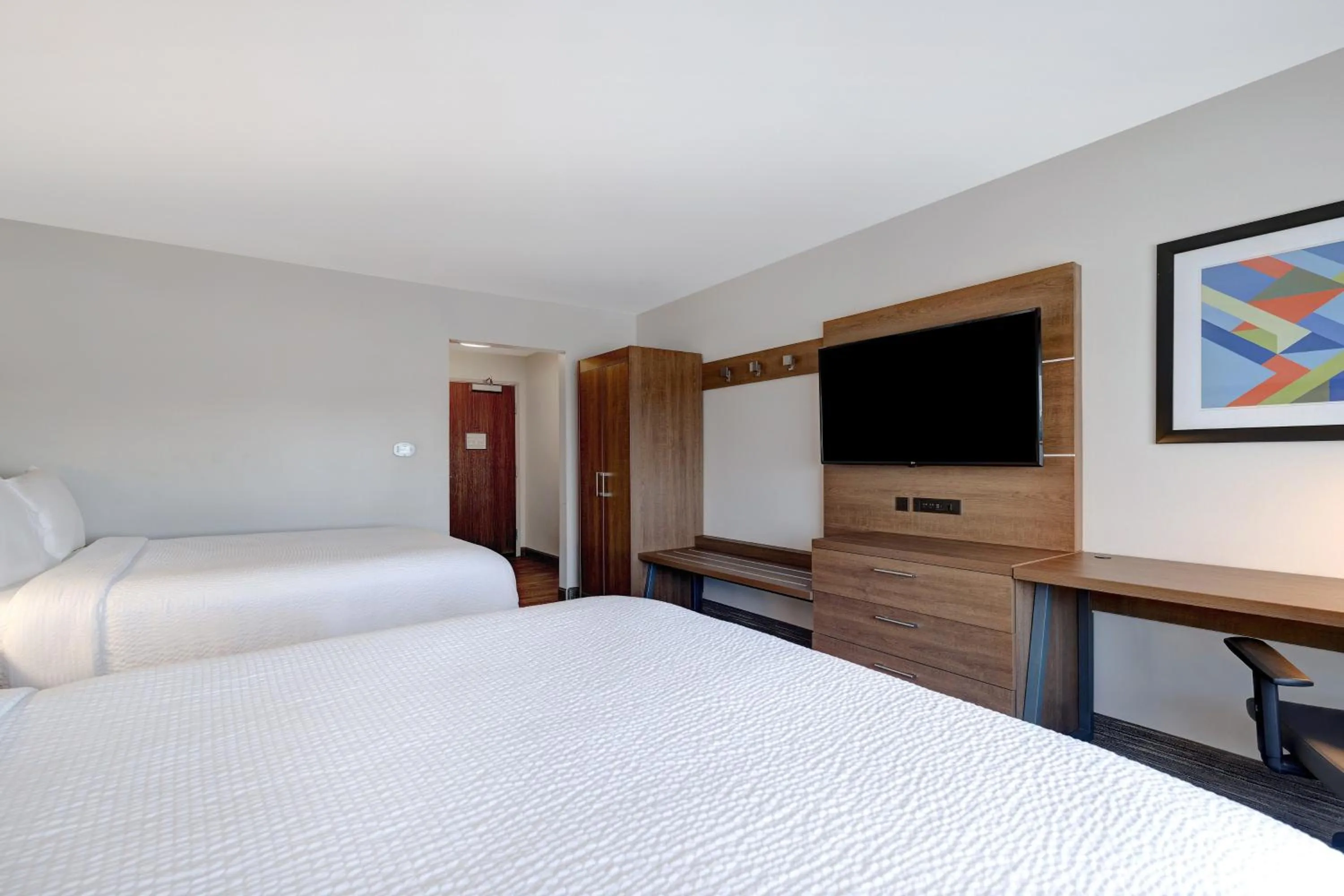 Photo of the whole room, Bed in Holiday Inn Express & Suites - Brighton by IHG