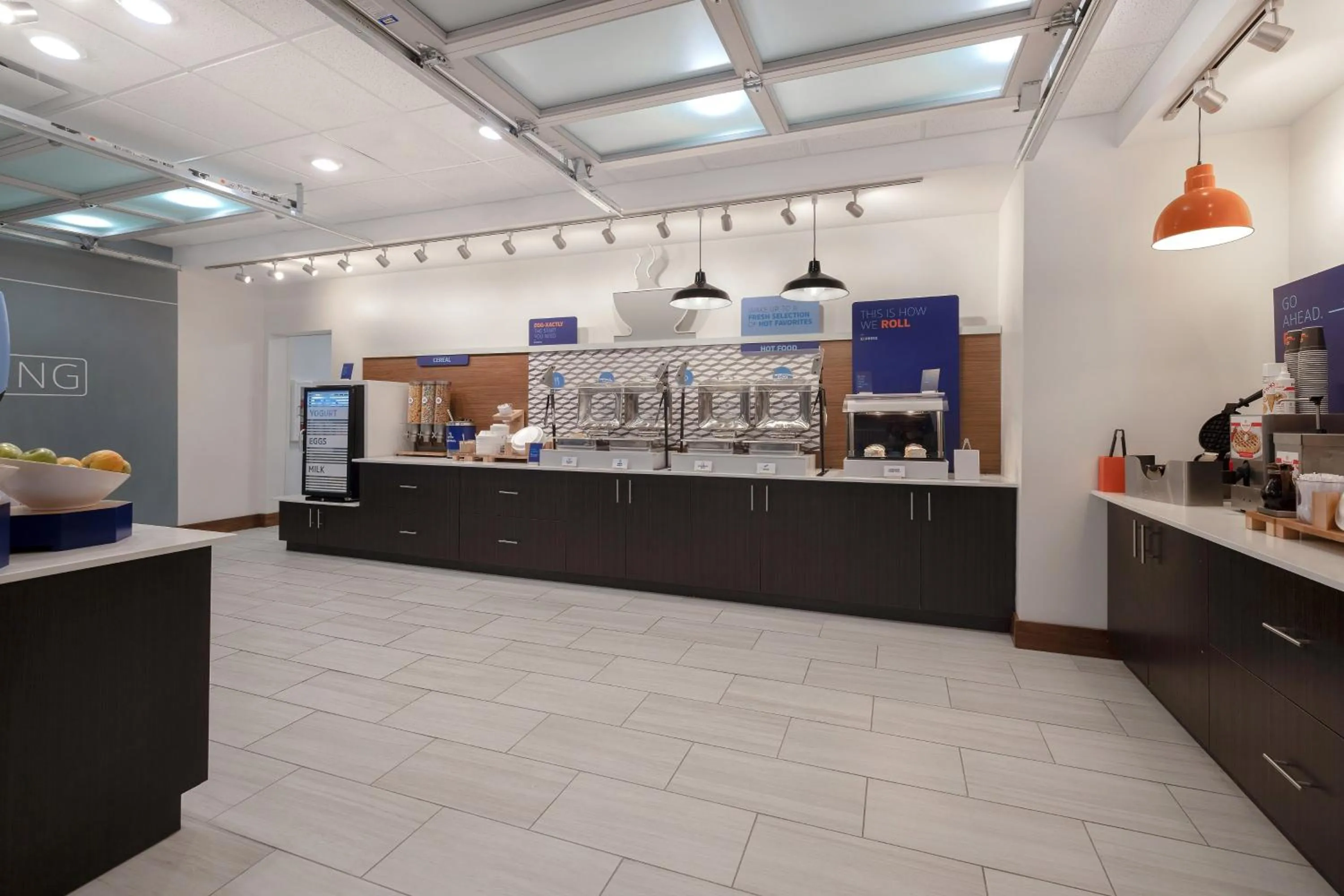 Breakfast in Holiday Inn Express & Suites - Brighton by IHG