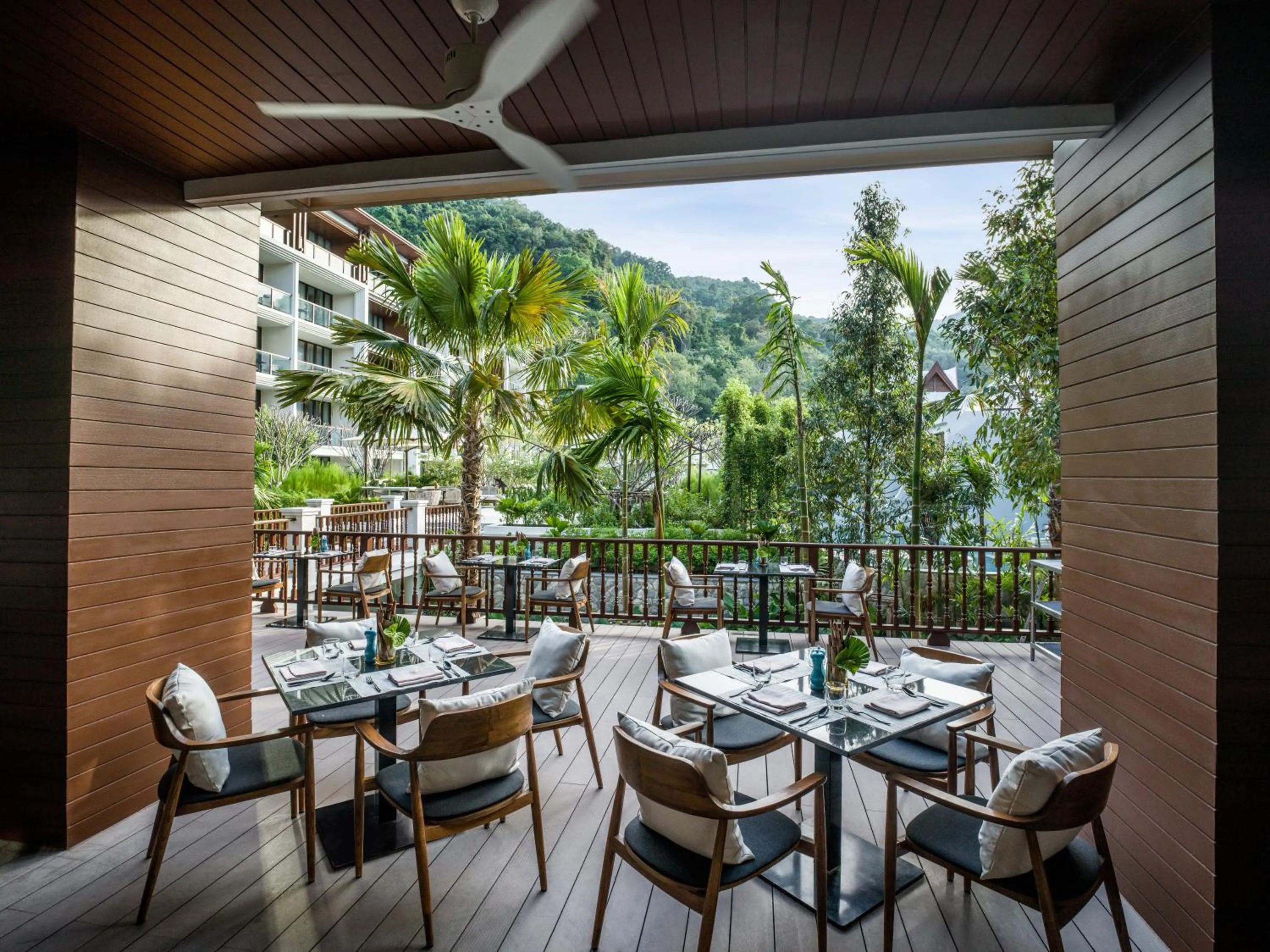 Restaurant/places to eat in InterContinental Phuket Resort by IHG