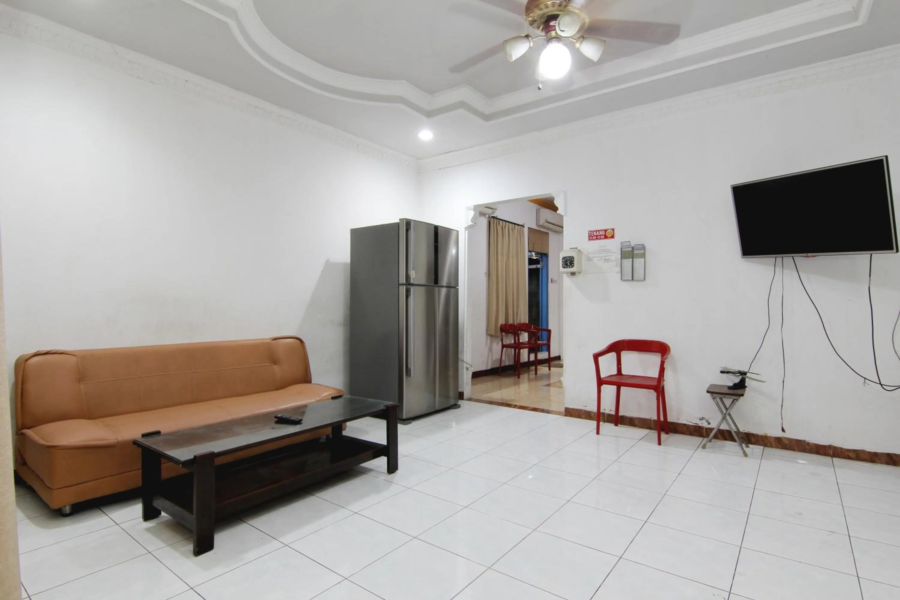 Communal lounge/ TV room in Arjuna Hostel