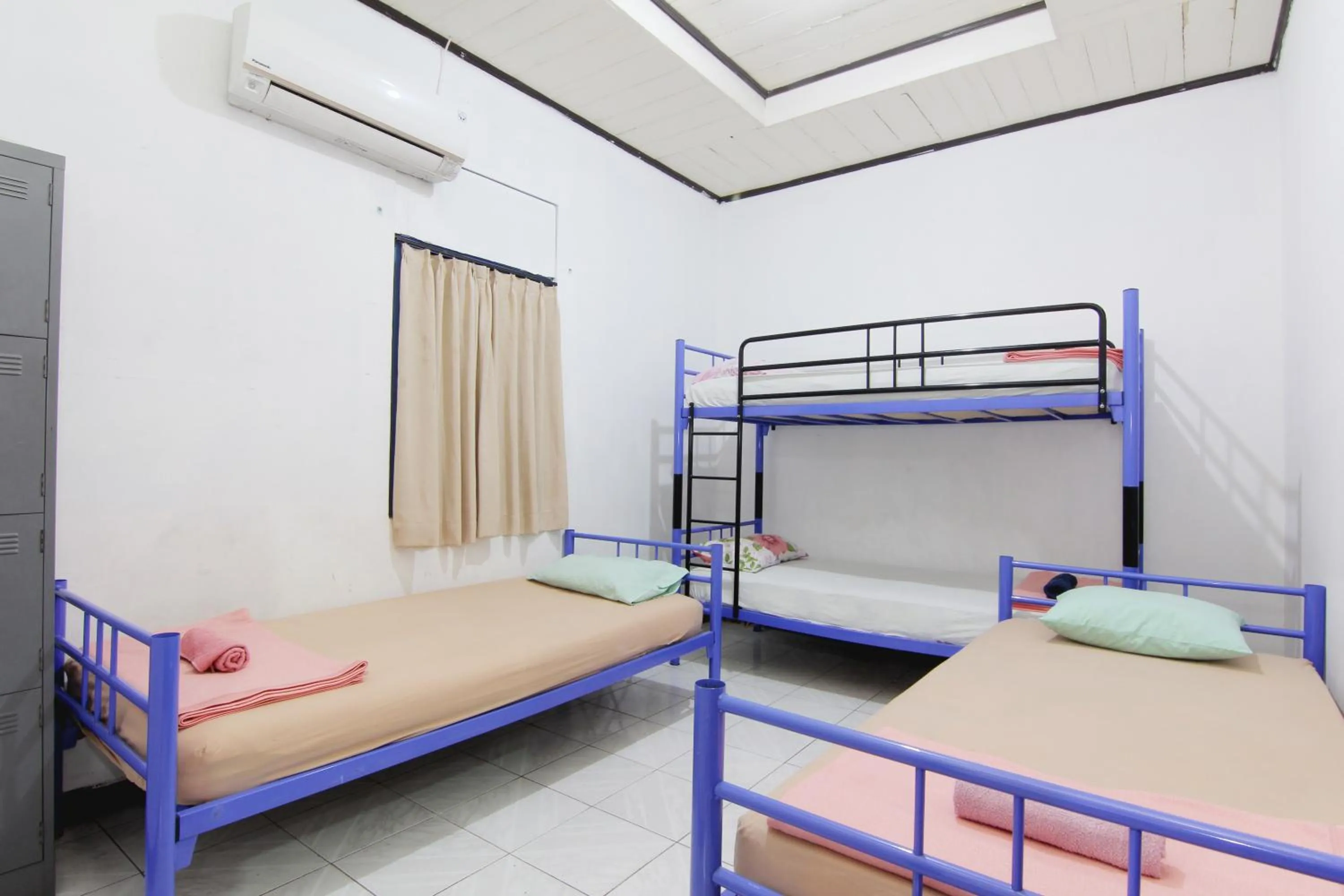 bunk bed, Bed in Arjuna Hostel