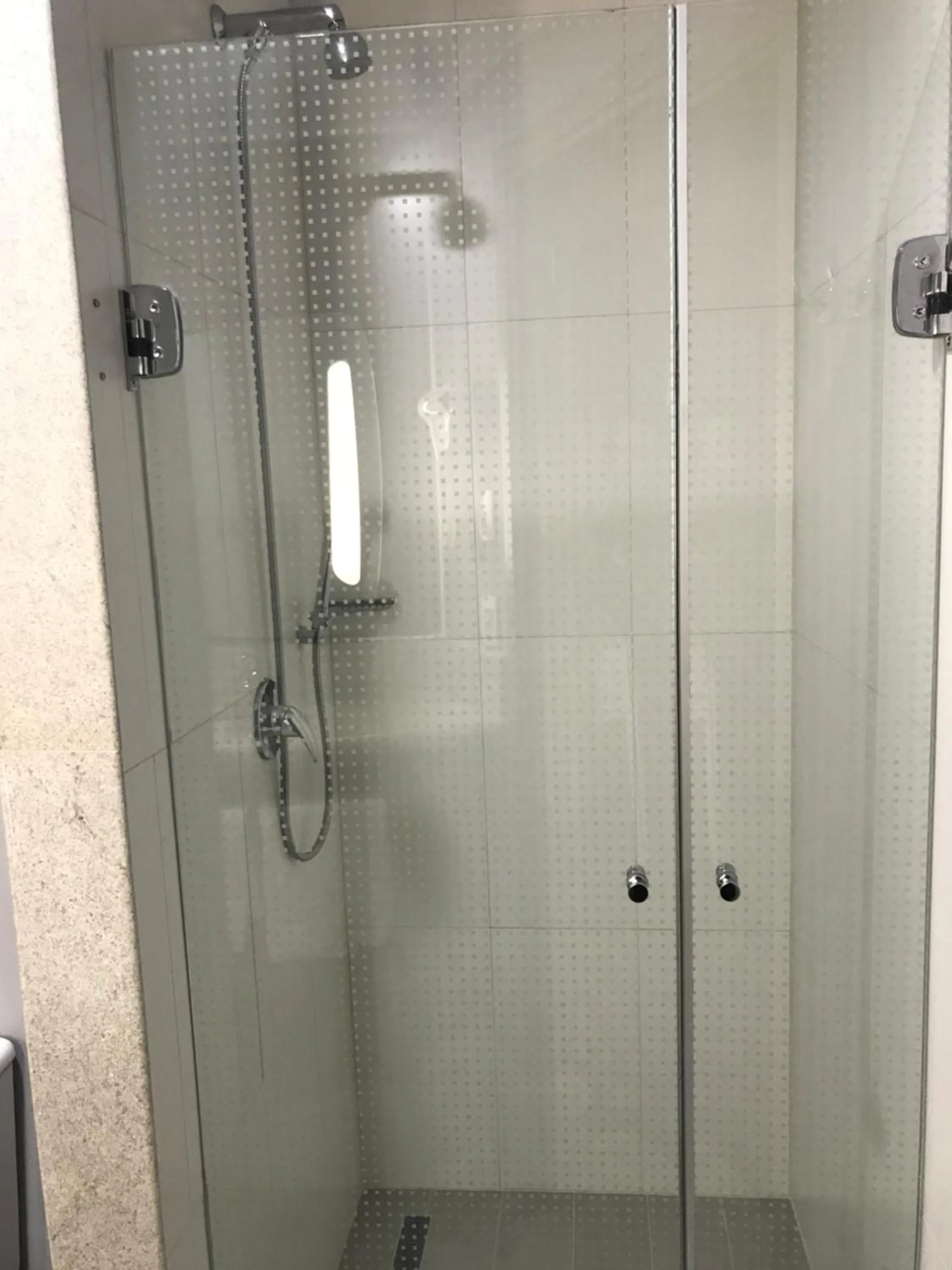 Shower in ibis Parauapebas