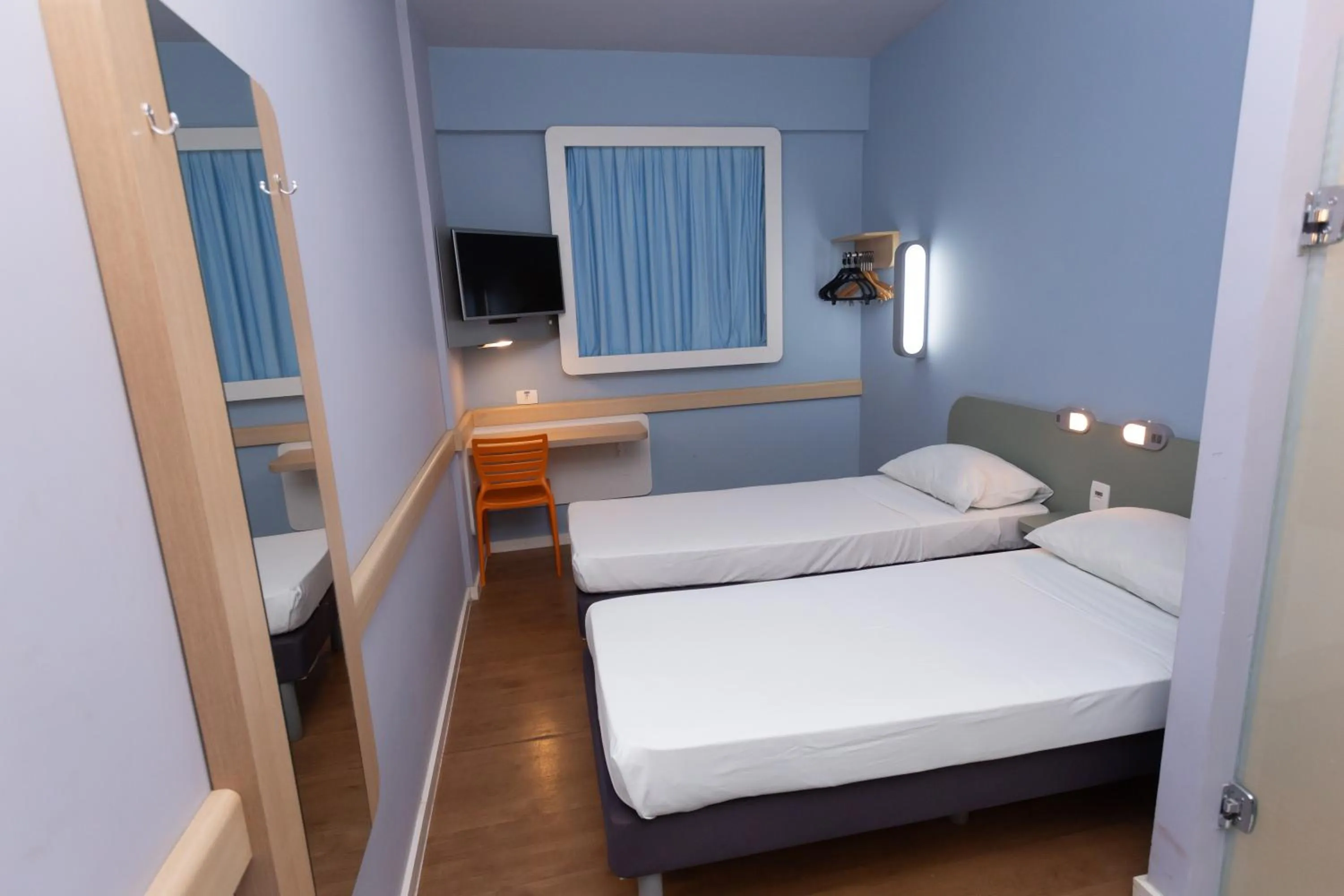Toilet, Bed in ibis budget Parauapebas