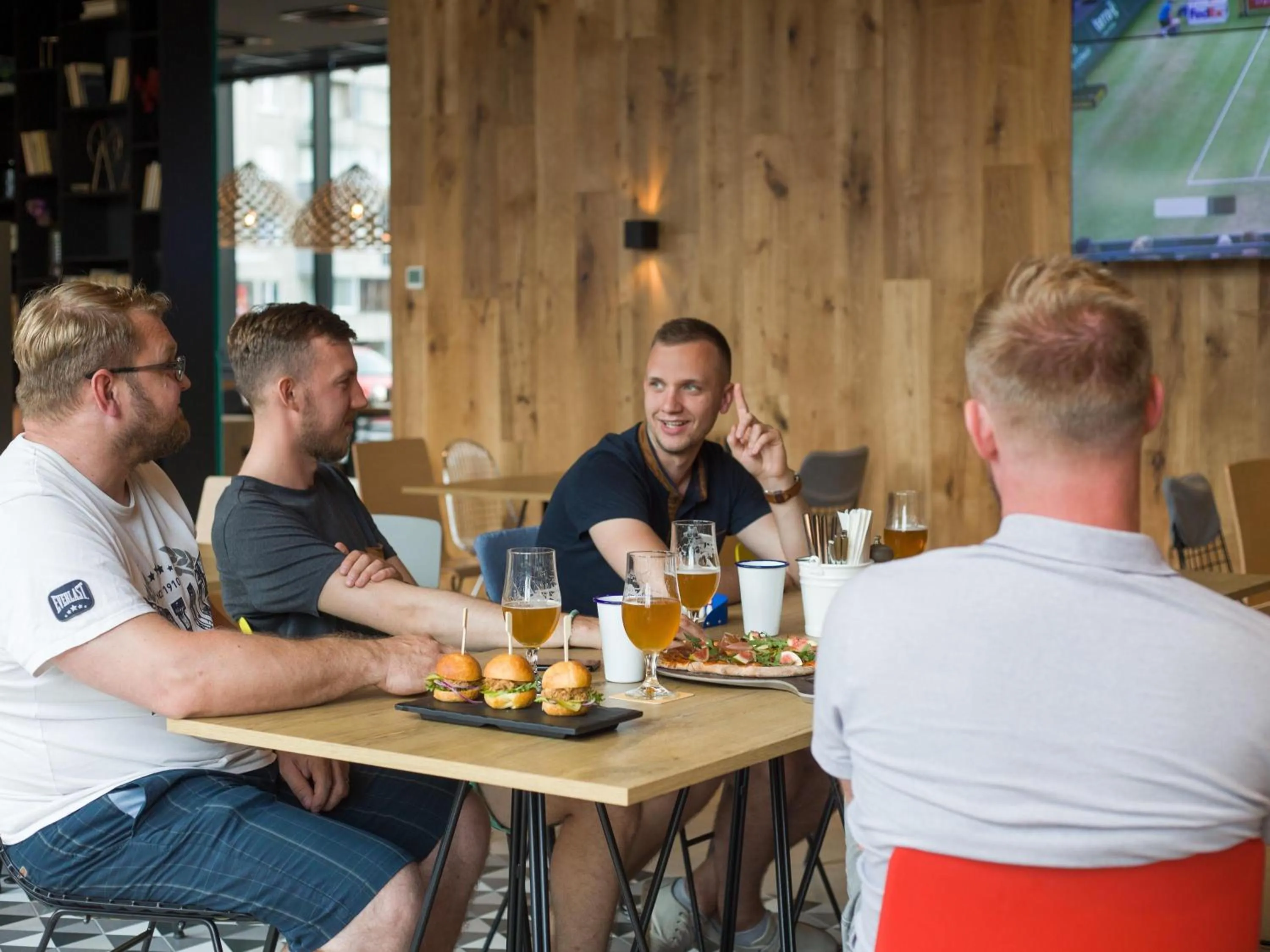 Restaurant/places to eat in ibis Tallinn Center