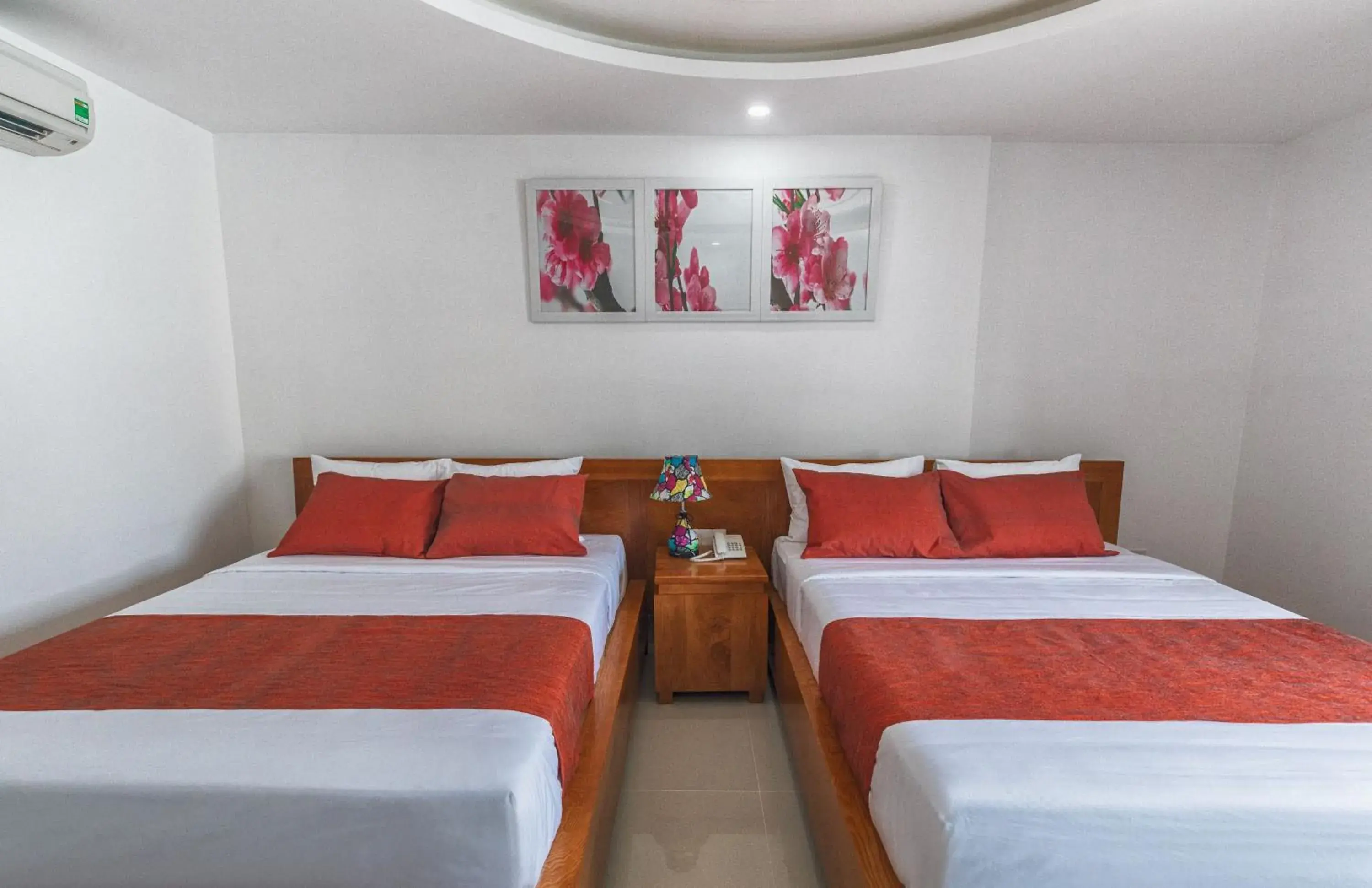 Photo of the whole room, Bed in La Castle Photo of the whole room, Bed in La Castle