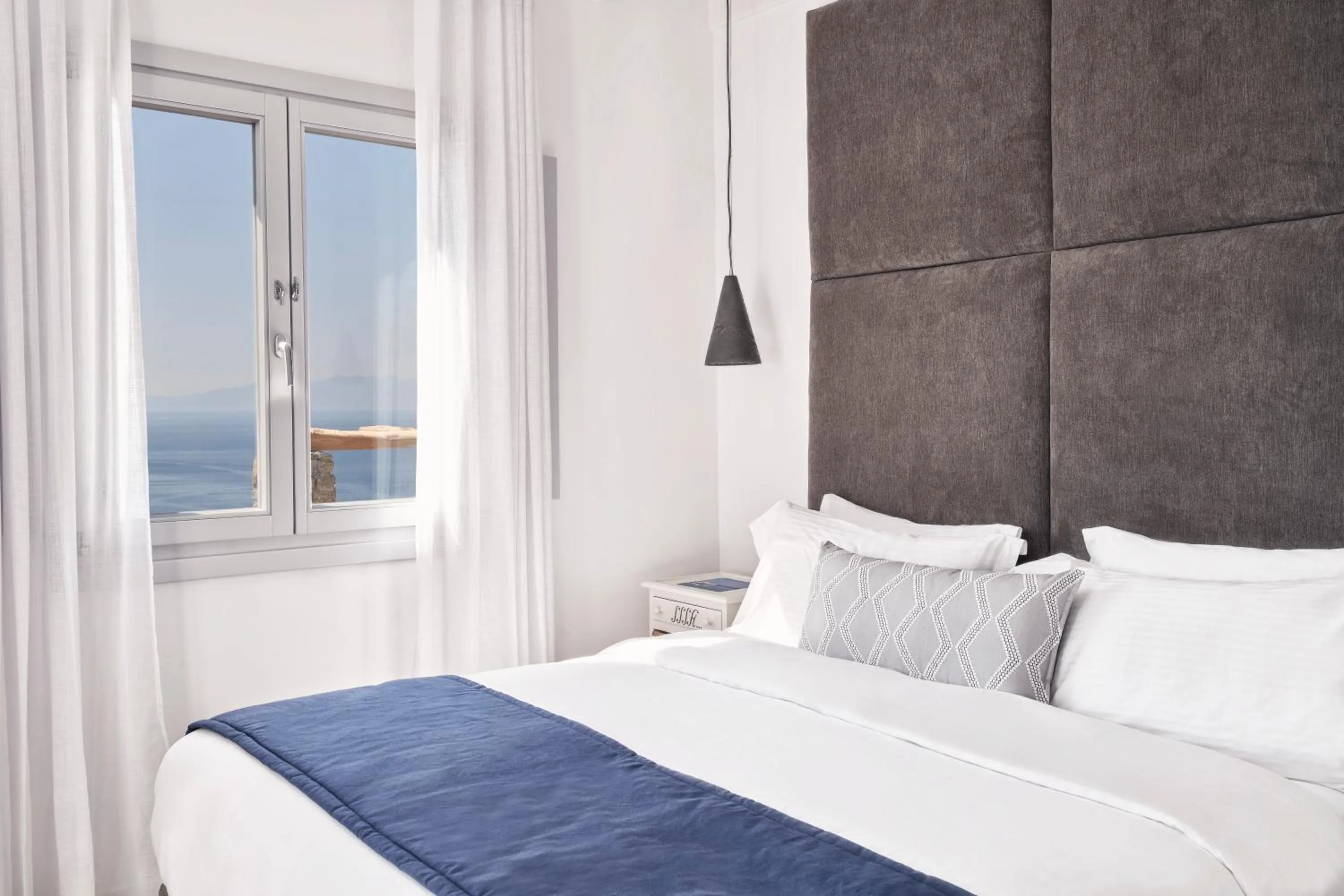 Bed in Katikies Villas Mykonos